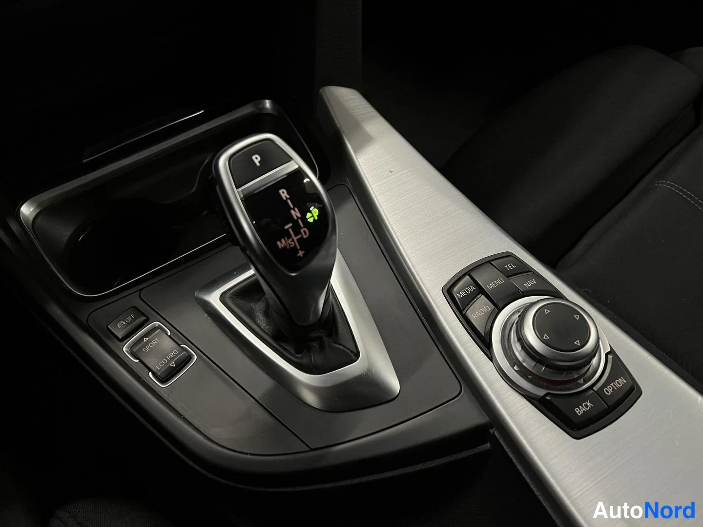 Harmaa BMW 320i xDrive 2015, yksityiskohta, kuva 23