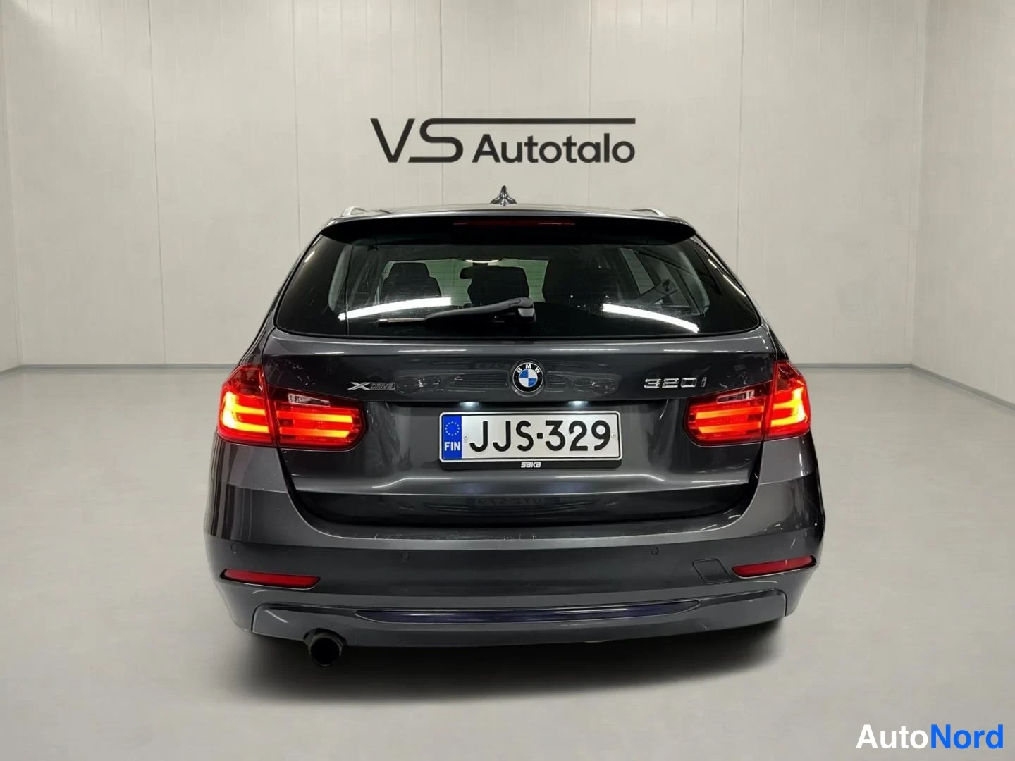 Harmaa BMW 320i xDrive 2015, takaa, kuva 7