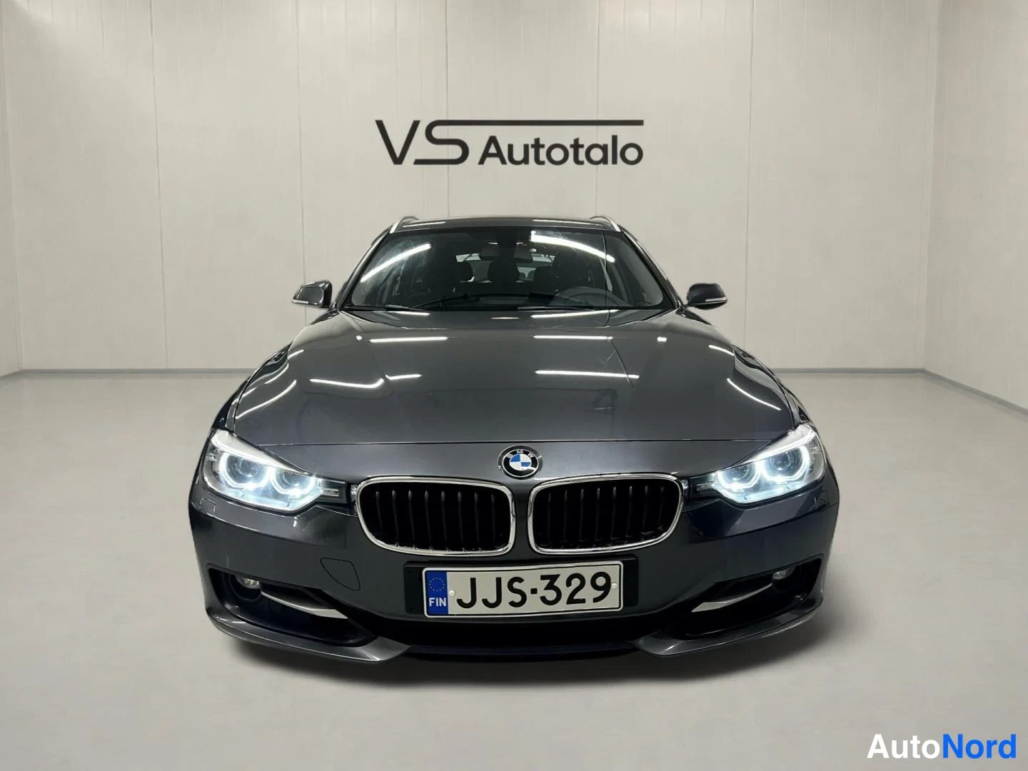 Harmaa BMW 320i xDrive 2015, edestä, kuva 3