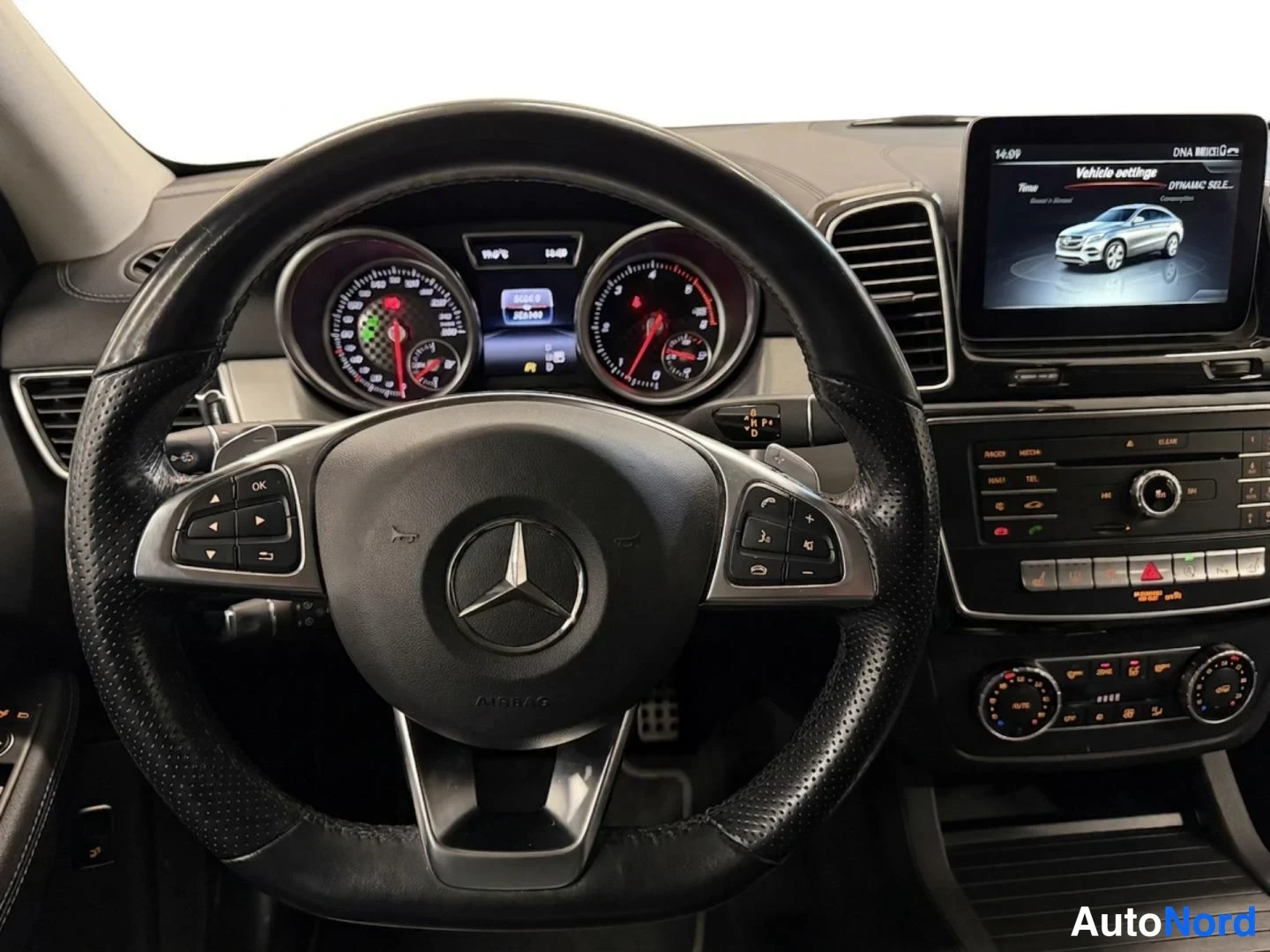 Valkoinen Mercedes-Benz GLE 350 d 4MATIC 2017, yksityiskohta, kuva 16