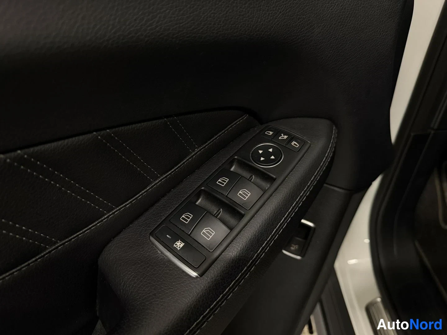 Valkoinen Mercedes-Benz GLE 350 d 4MATIC 2017, yksityiskohta, kuva 23