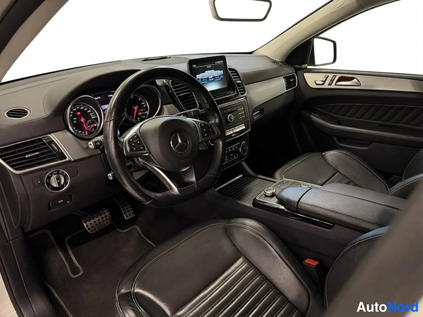 Valkoinen Mercedes-Benz GLE 350 d 4MATIC 2017, ohjaamo, kuva 9