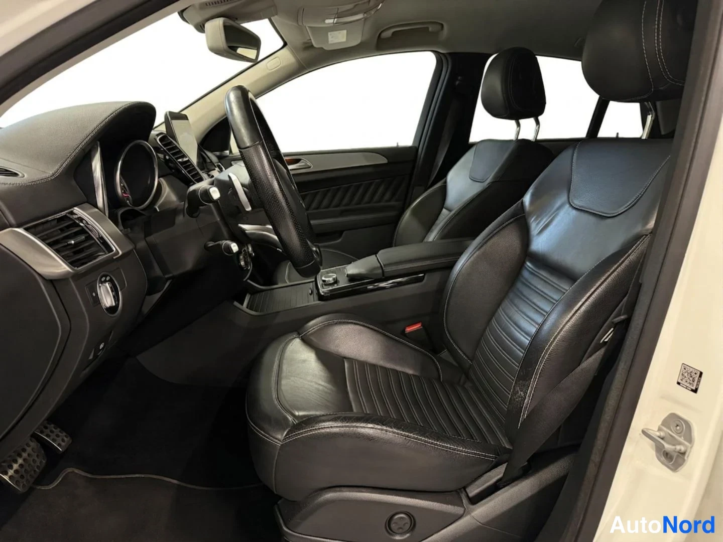 Valkoinen Mercedes-Benz GLE 350 d 4MATIC 2017, etuistuimet, kuva 12
