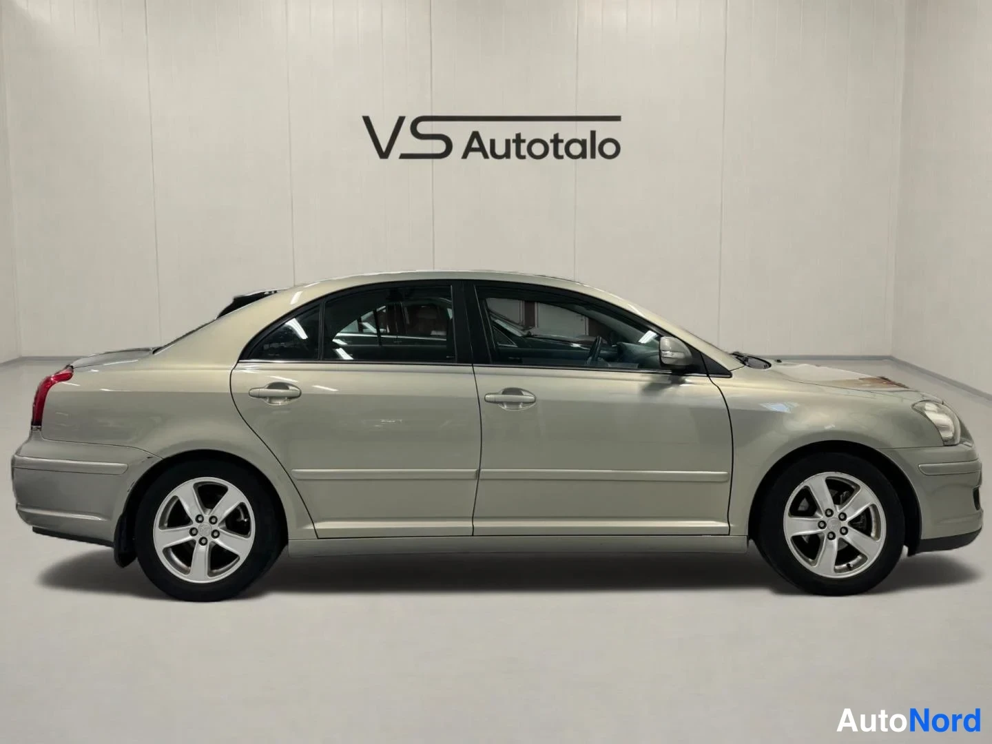 Hopea Toyota Avensis 2007, sivulta, kuva 4