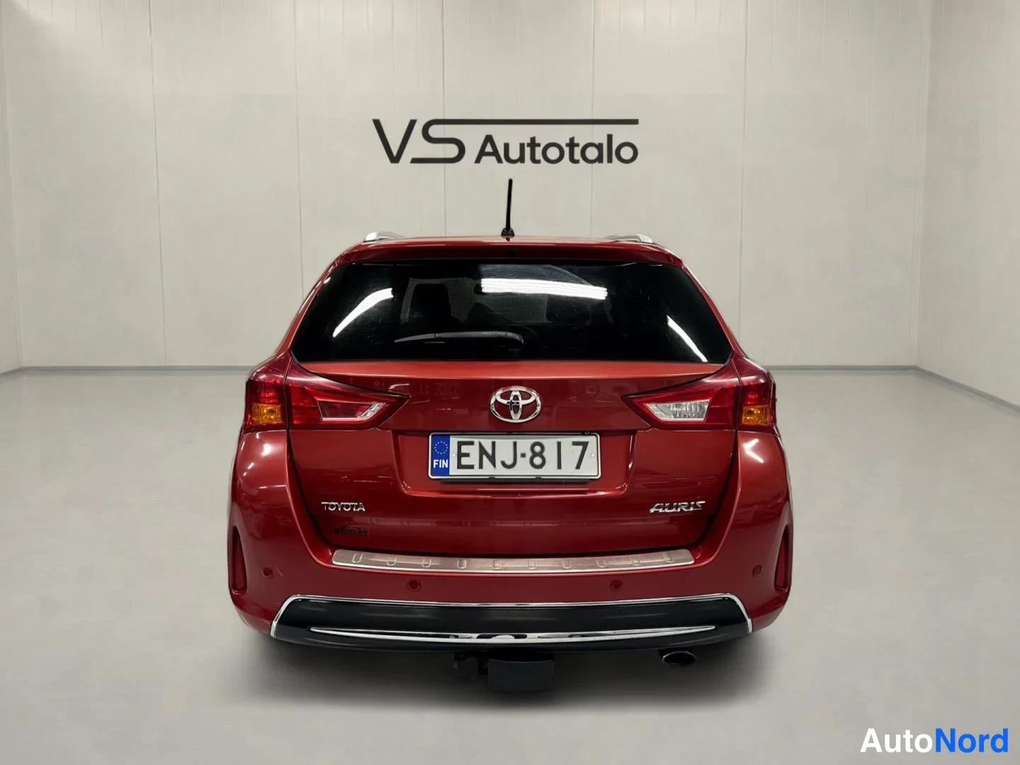 Punainen Toyota Auris Touring Sports 2014, takaa, kuva 7