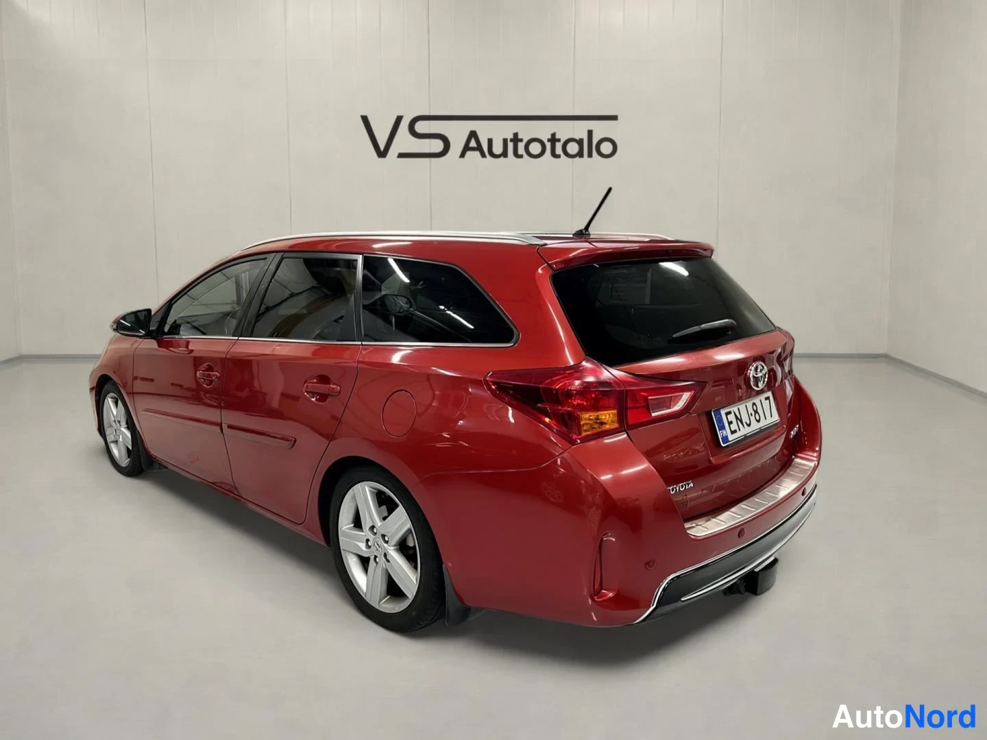 Punainen Toyota Auris Touring Sports 2014, takaviisto, kuva 6