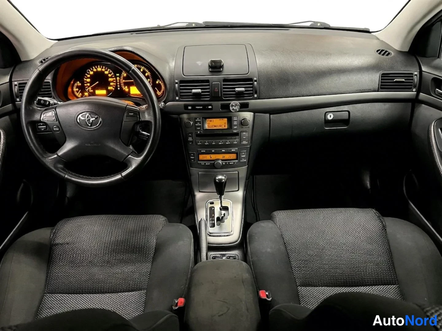 Hopea Toyota Avensis 2007, ohjaamo, kuva 10