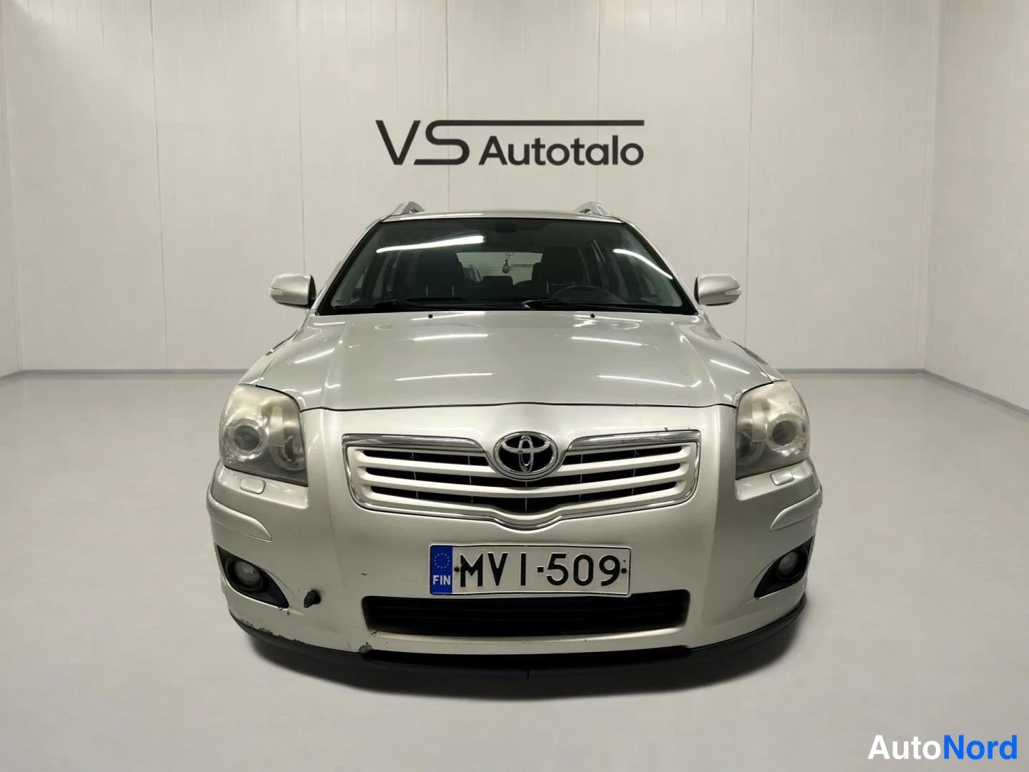 Hopea Toyota Avensis 2007, edestä, kuva 3