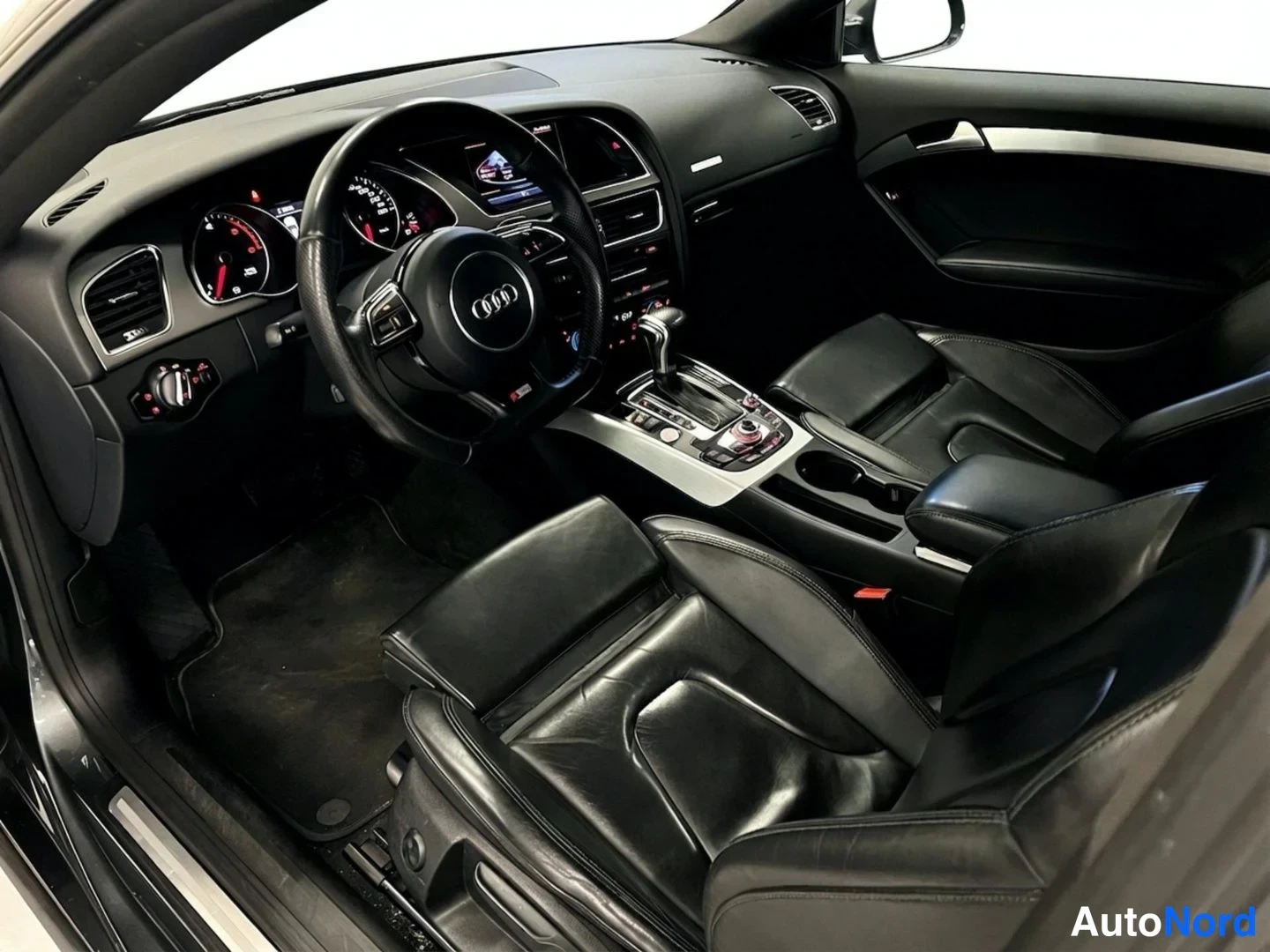 Harmaa Audi a5 Coupe 2012, ohjaamo, kuva 8