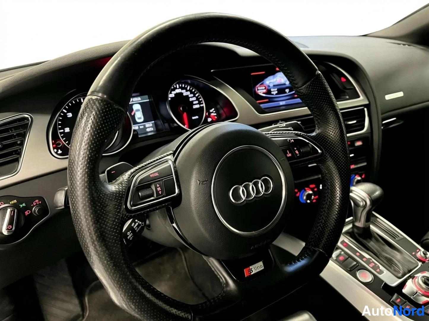 Harmaa Audi a5 Coupe 2012, yksityiskohta, kuva 11