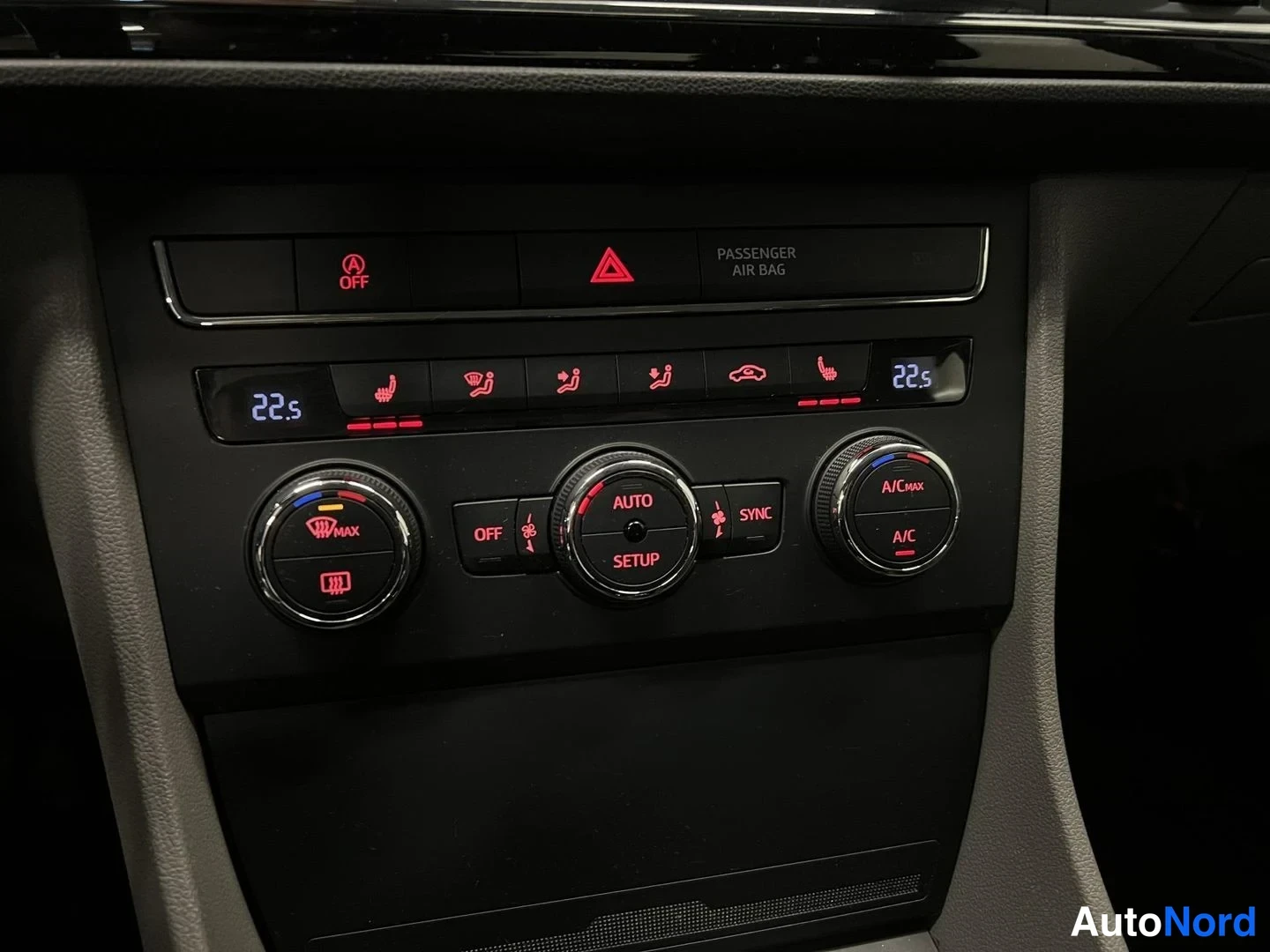 Valkoinen Seat Leon 2013, yksityiskohta, kuva 13
