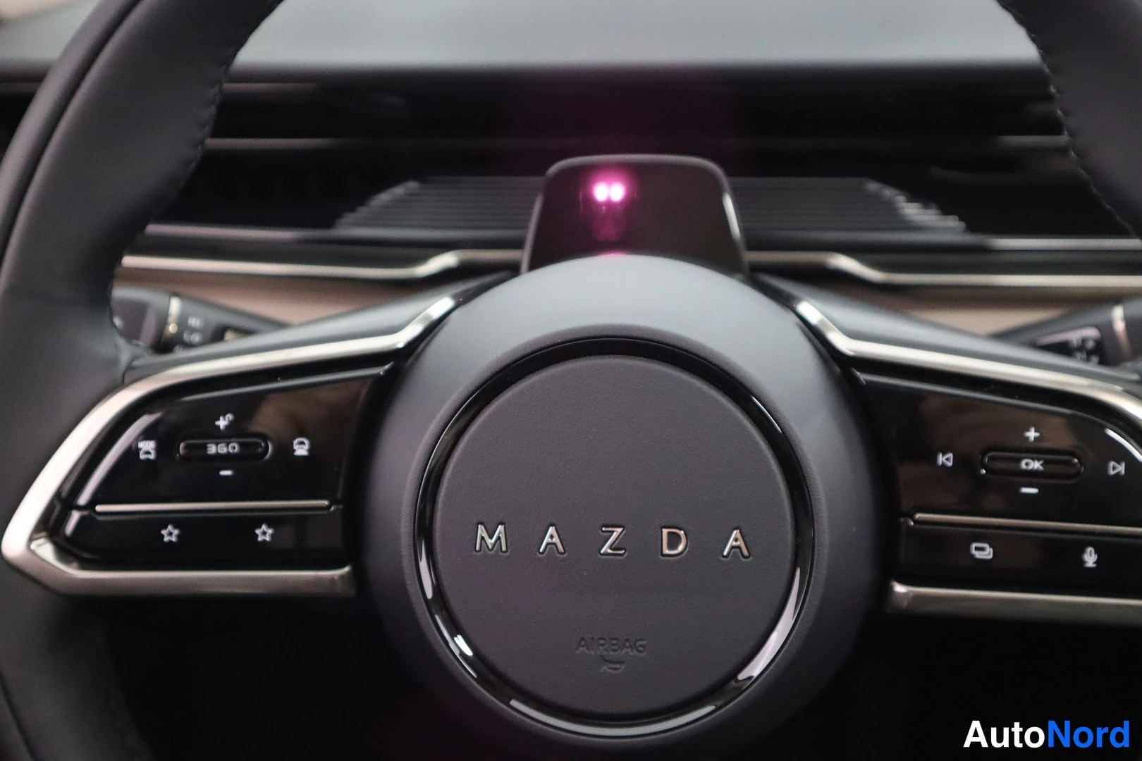 Musta Mazda CX-6e 2026, yksityiskohta, kuva 17