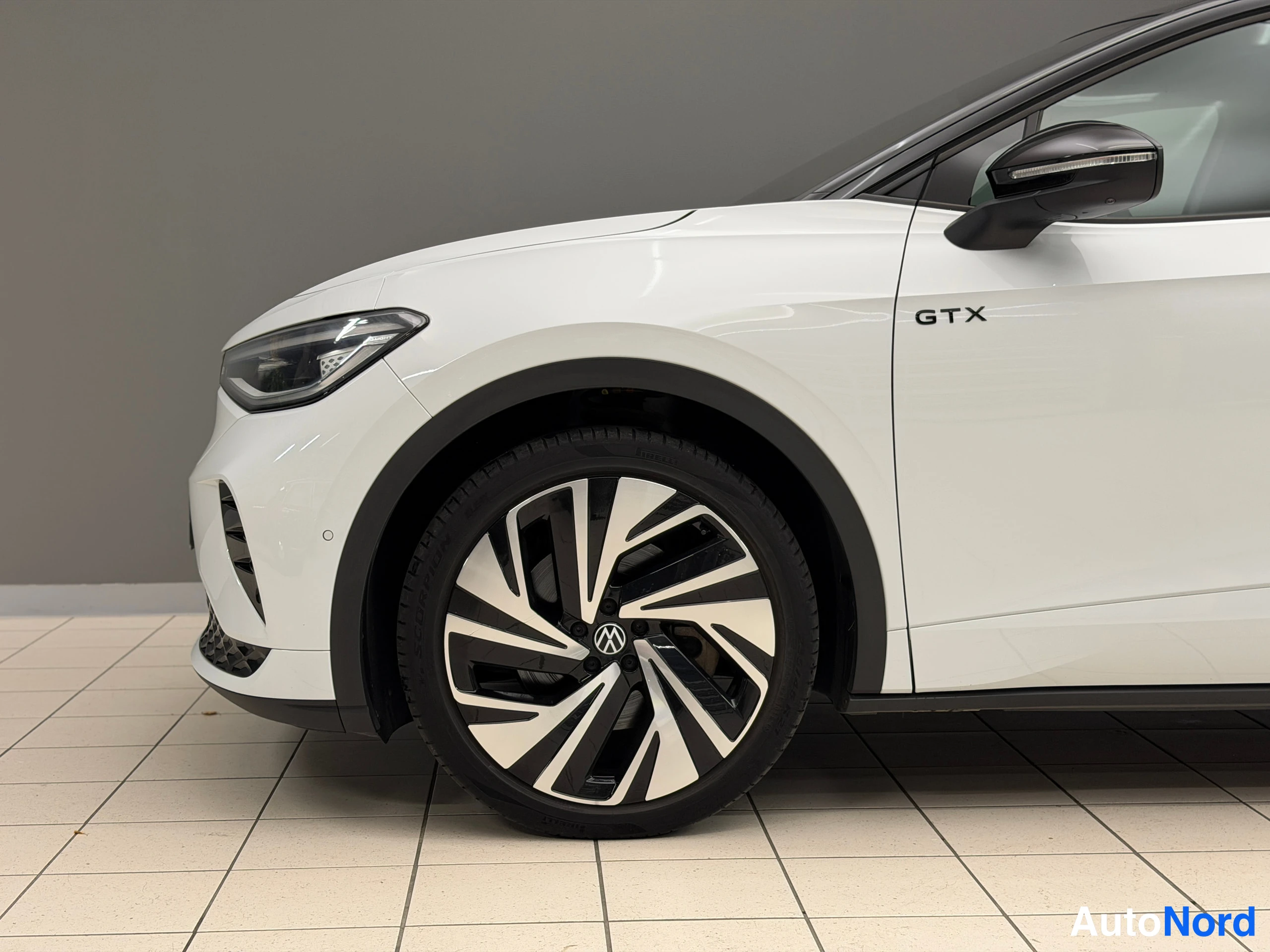 Valkoinen Volkswagen ID.5 2023, yksityiskohta, kuva 34