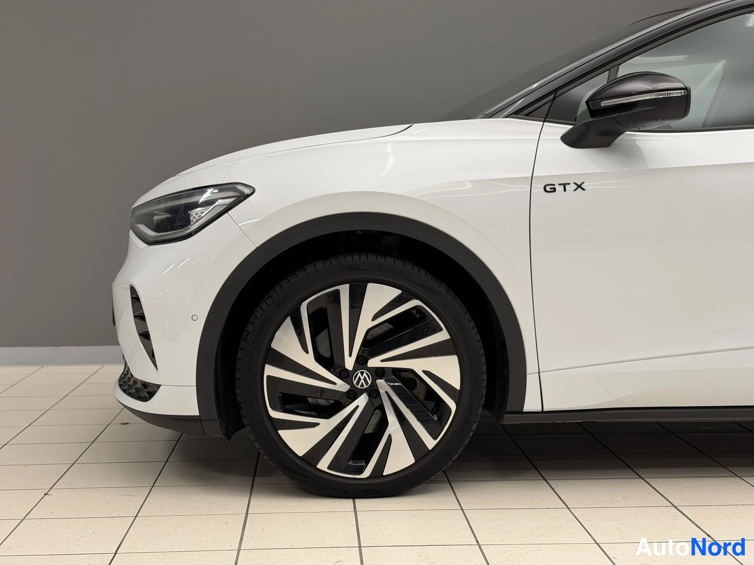 Valkoinen Volkswagen ID.5 2023, yksityiskohta, kuva 35