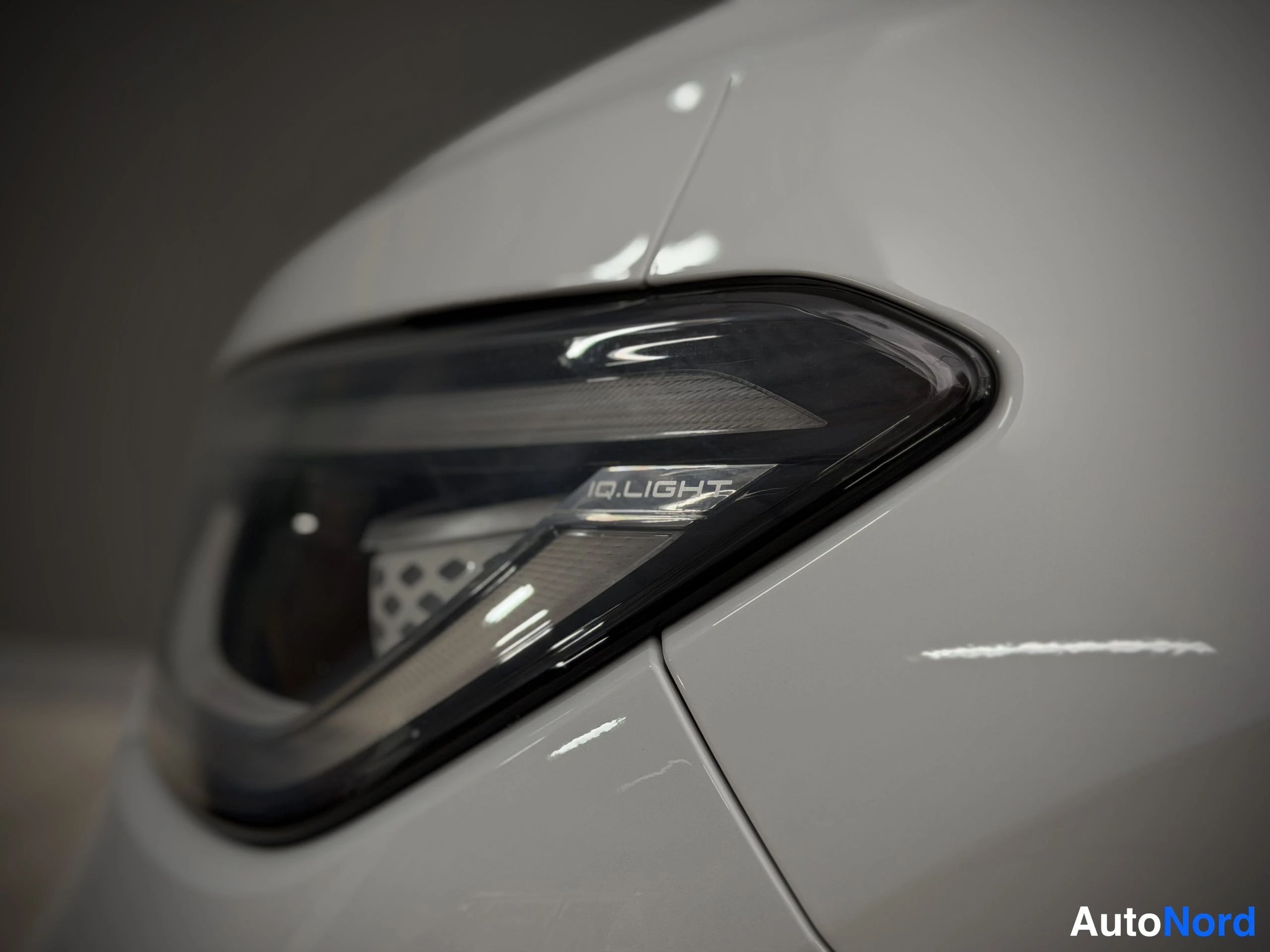 Valkoinen Volkswagen ID.5 2023, yksityiskohta, kuva 39