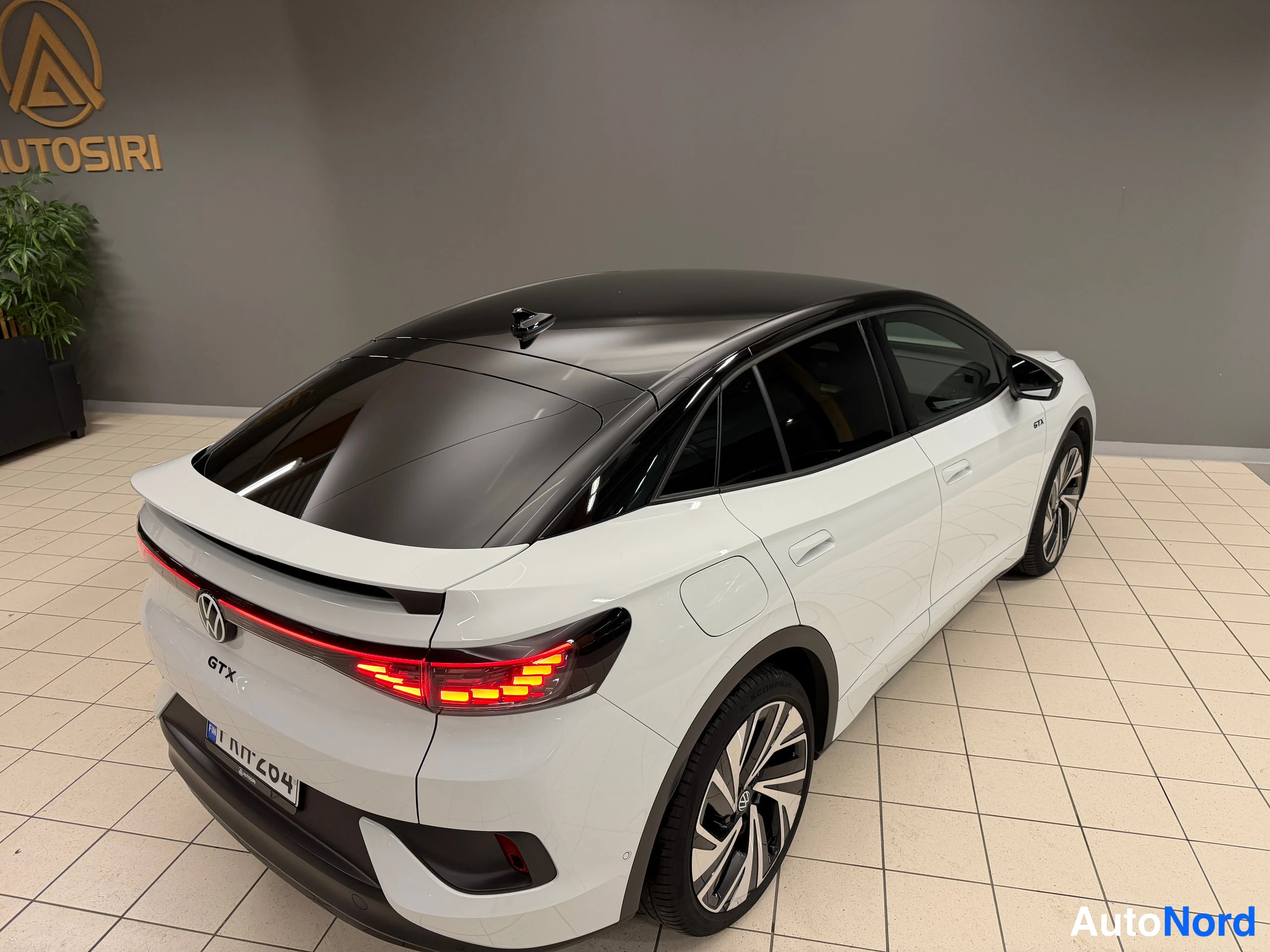 Valkoinen Volkswagen ID.5 2023, takaviisto, kuva 20