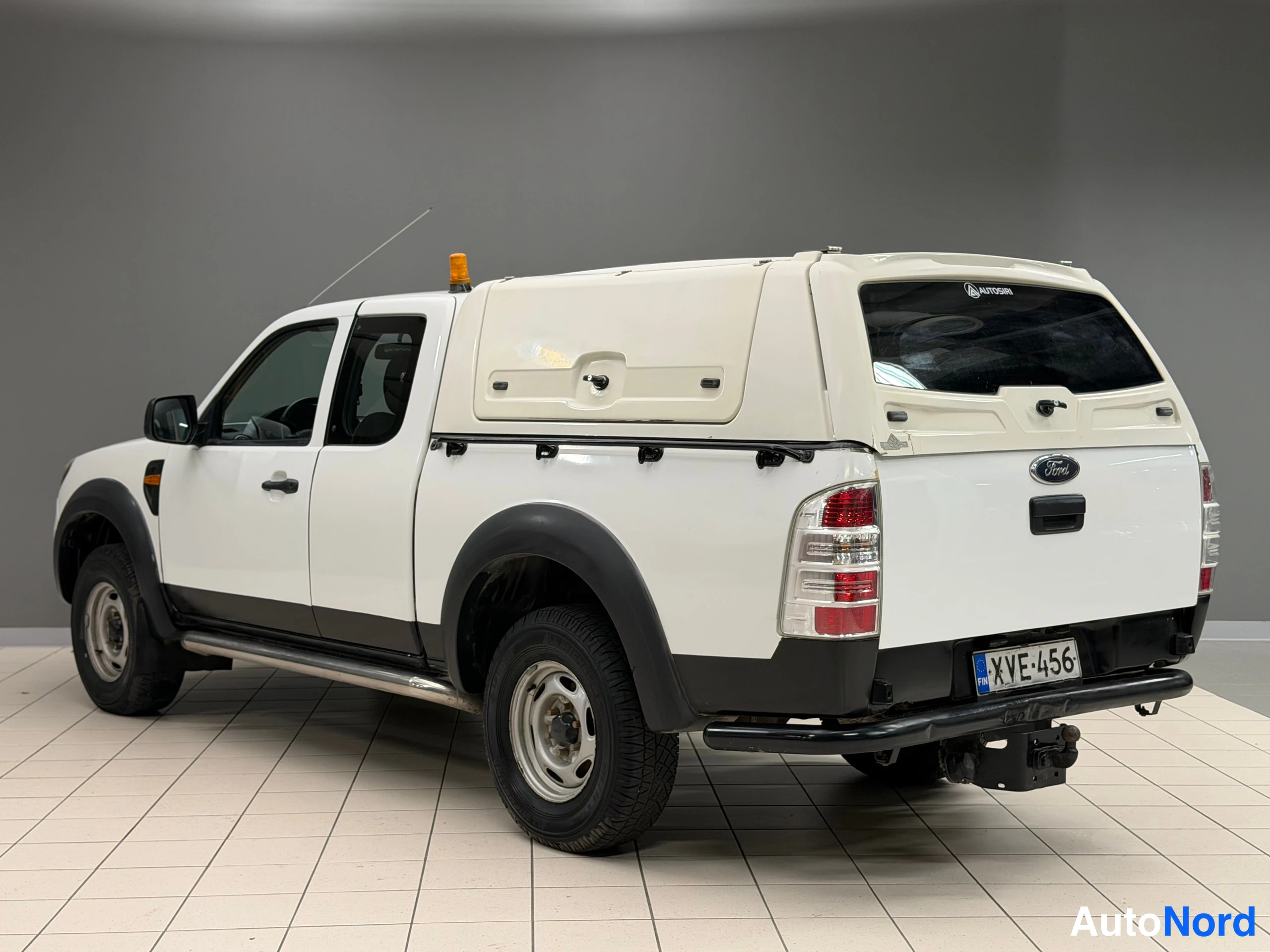 Valkoinen Ford Ranger 2010, takaviisto, kuva 9