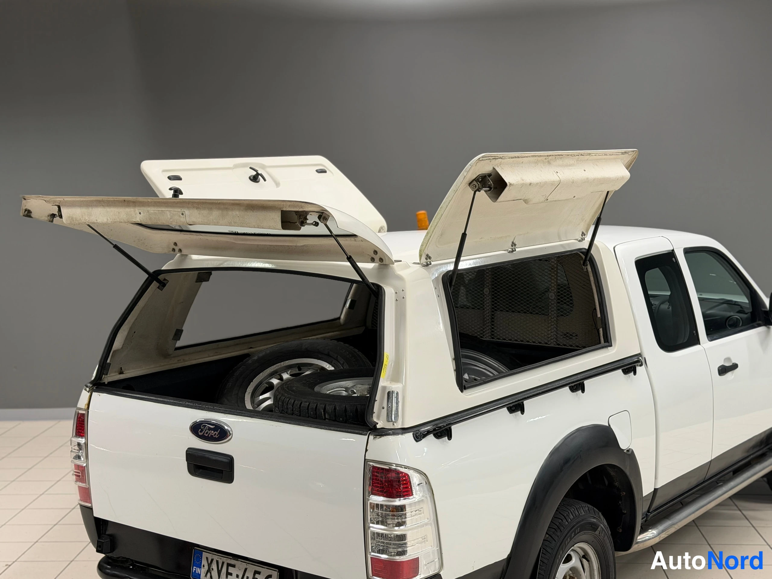 Valkoinen Ford Ranger 2010, takaviisto, kuva 13