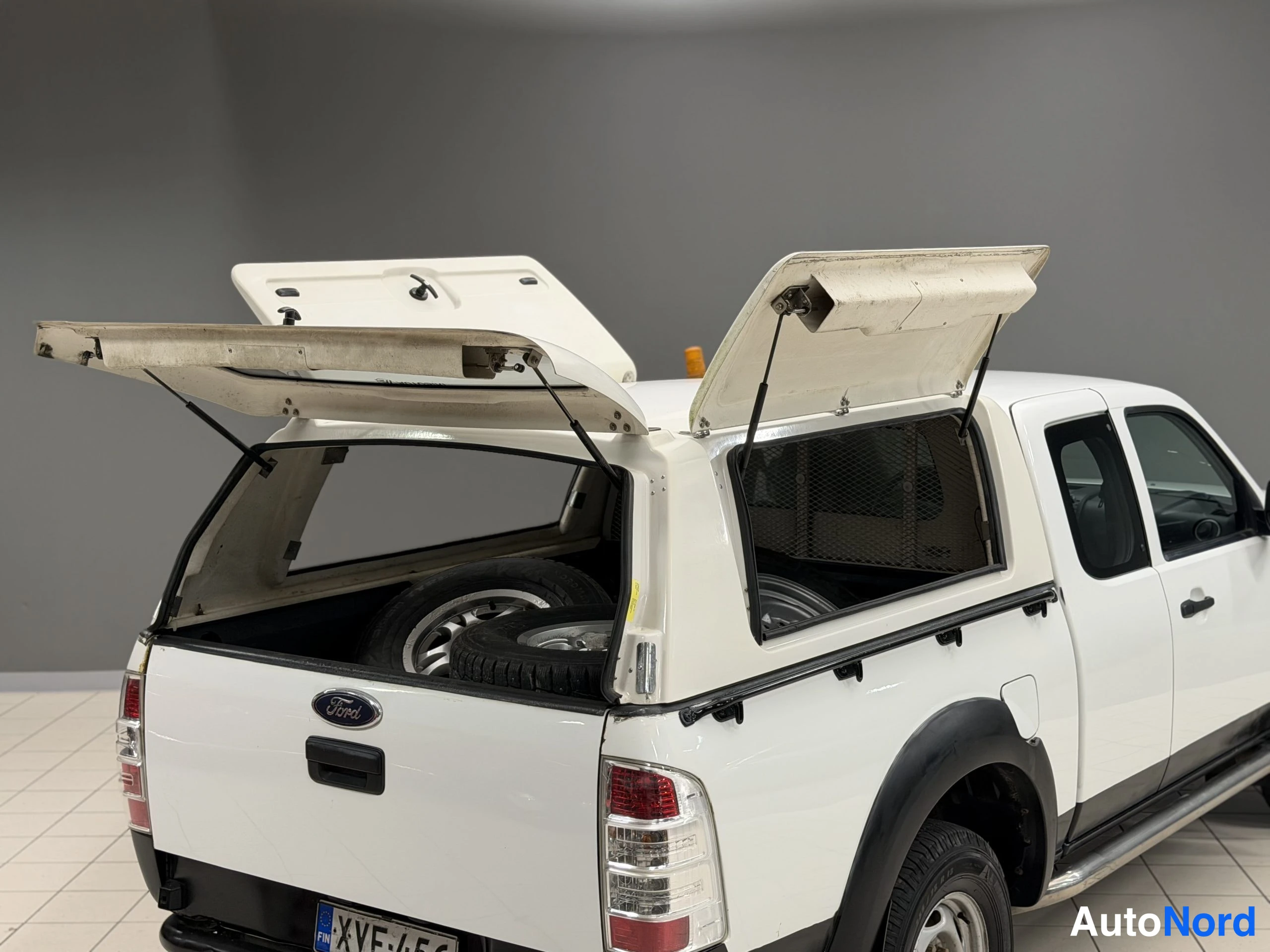 Valkoinen Ford Ranger 2010, takaviisto, kuva 14