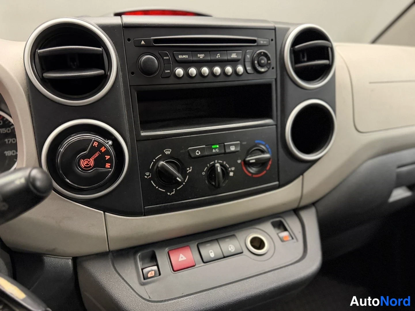 Harmaa Citroen Berlingo 2014, yksityiskohta, kuva 12