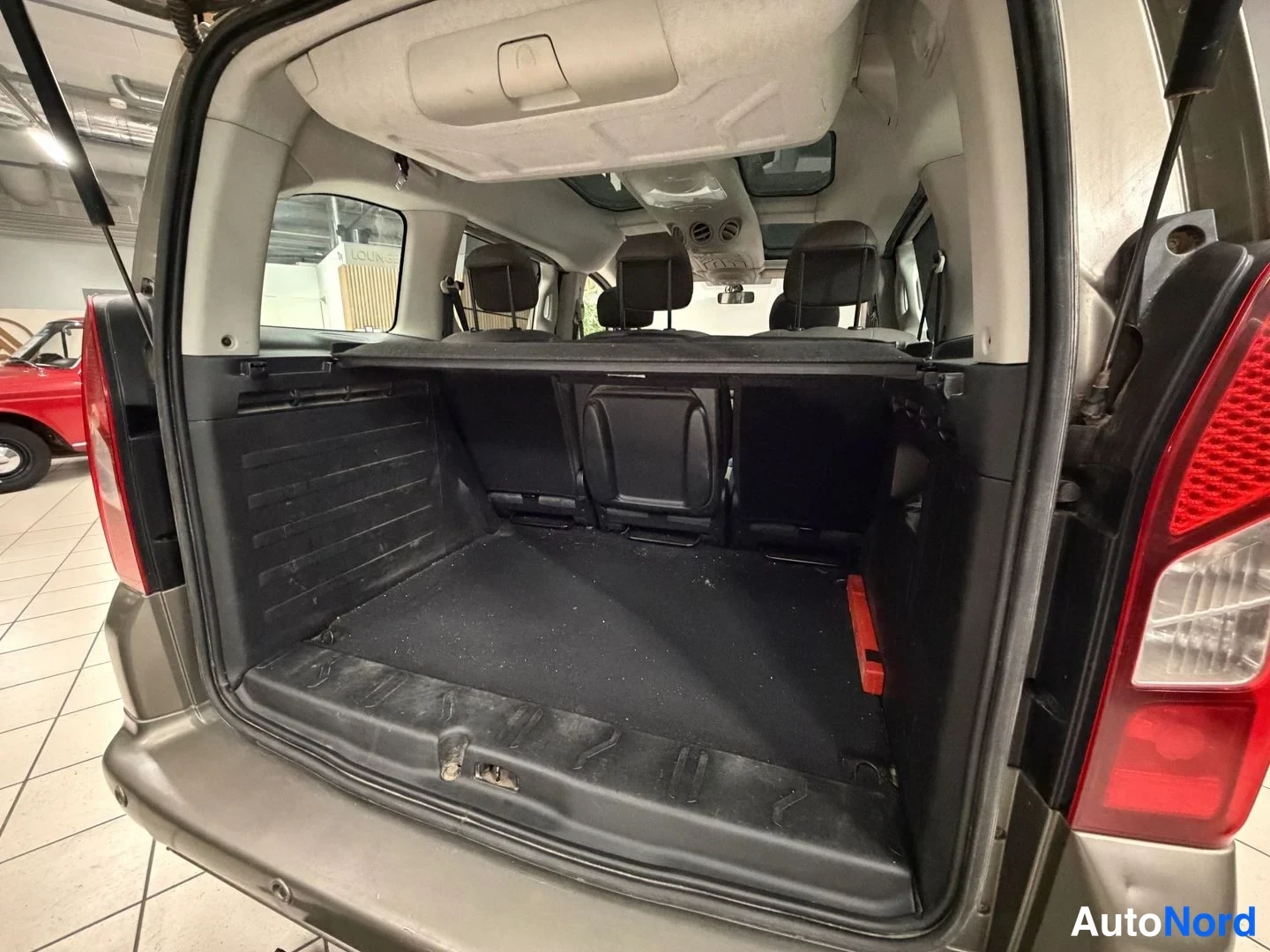 Harmaa Citroen Berlingo 2014, tavaratila, kuva 11