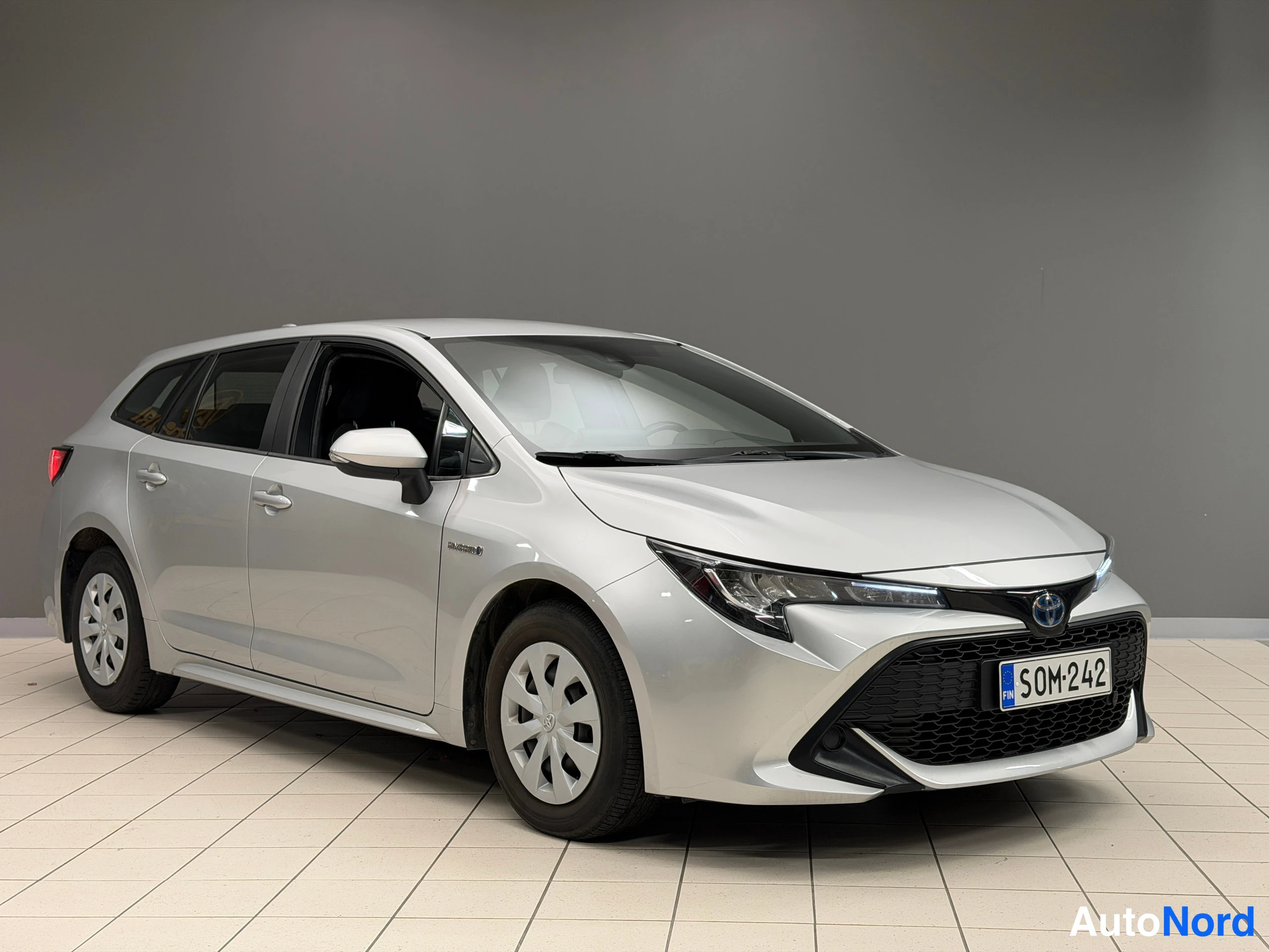Hopea Toyota Corolla Touring 2020, etuviisto, keula oikealle, kuva 6