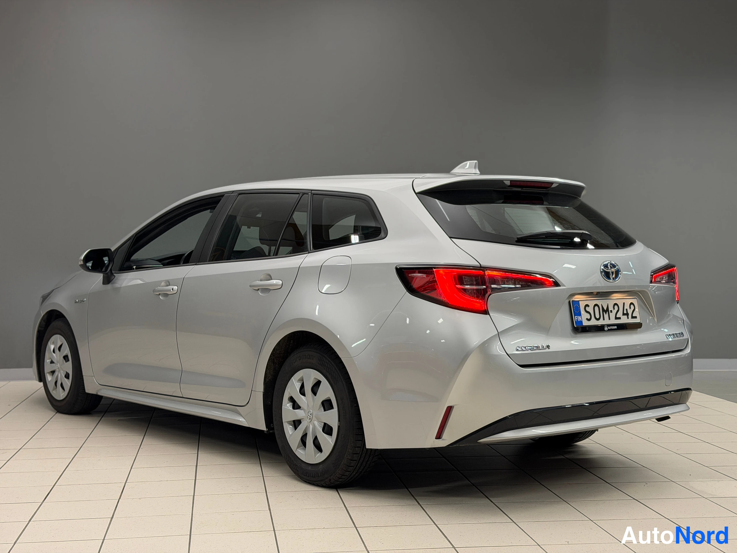 Hopea Toyota Corolla Touring 2020, takaviisto, kuva 10