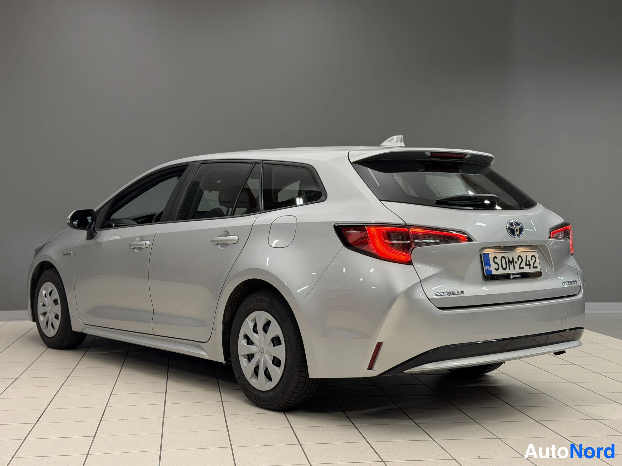 Hopea Toyota Corolla Touring 2020, takaviisto, kuva 11