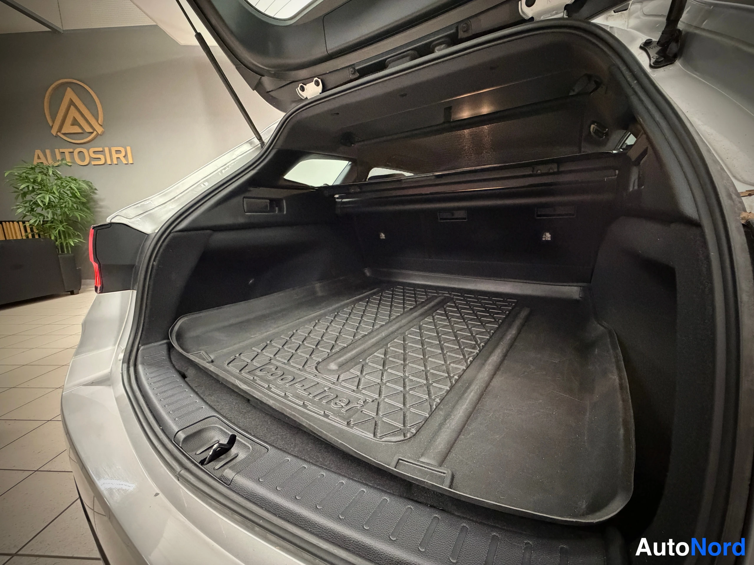 Hopea Toyota Corolla Touring 2020, tavaratila, kuva 24