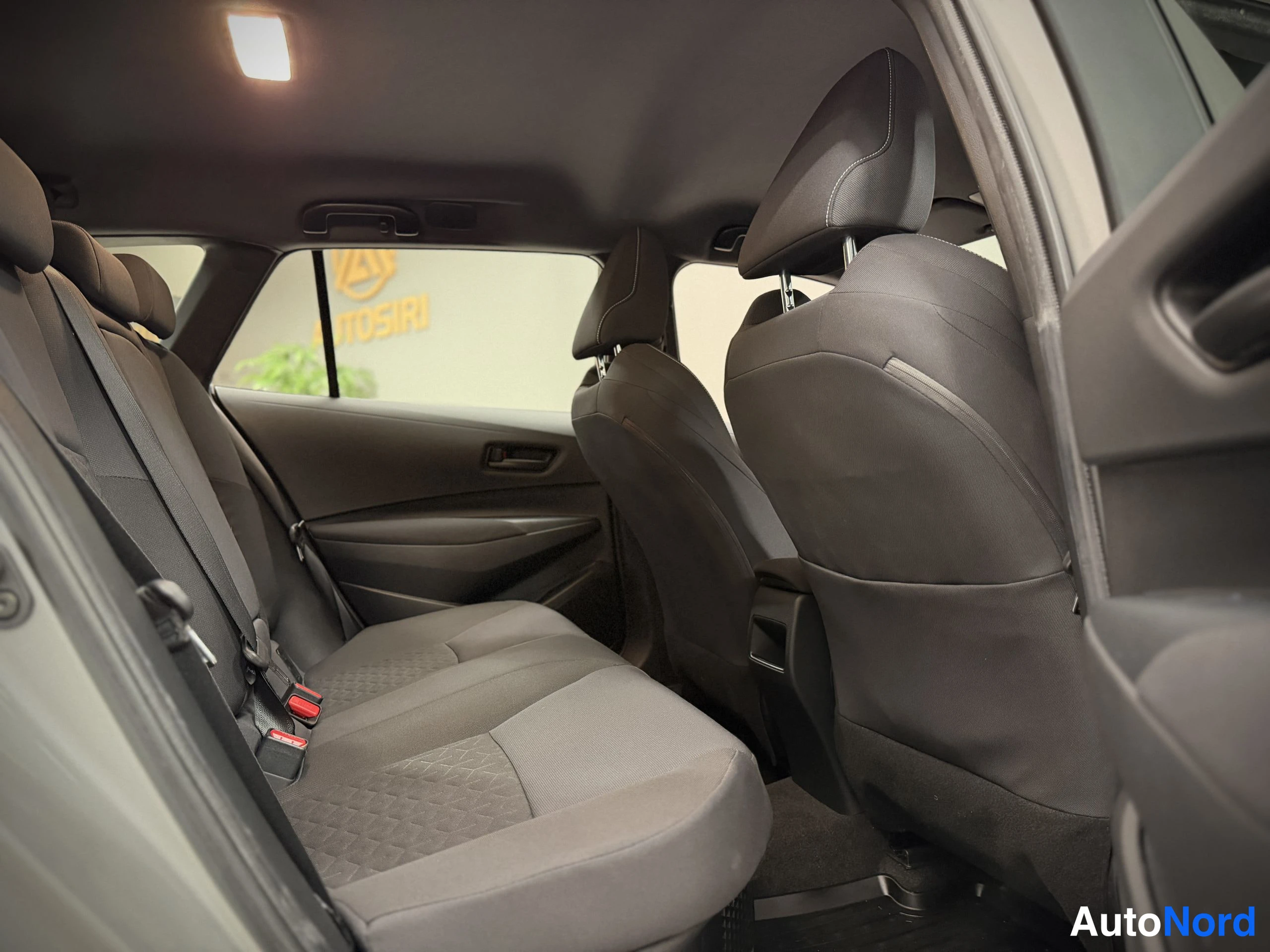Hopea Toyota Corolla Touring 2020, takaistuimet, kuva 23