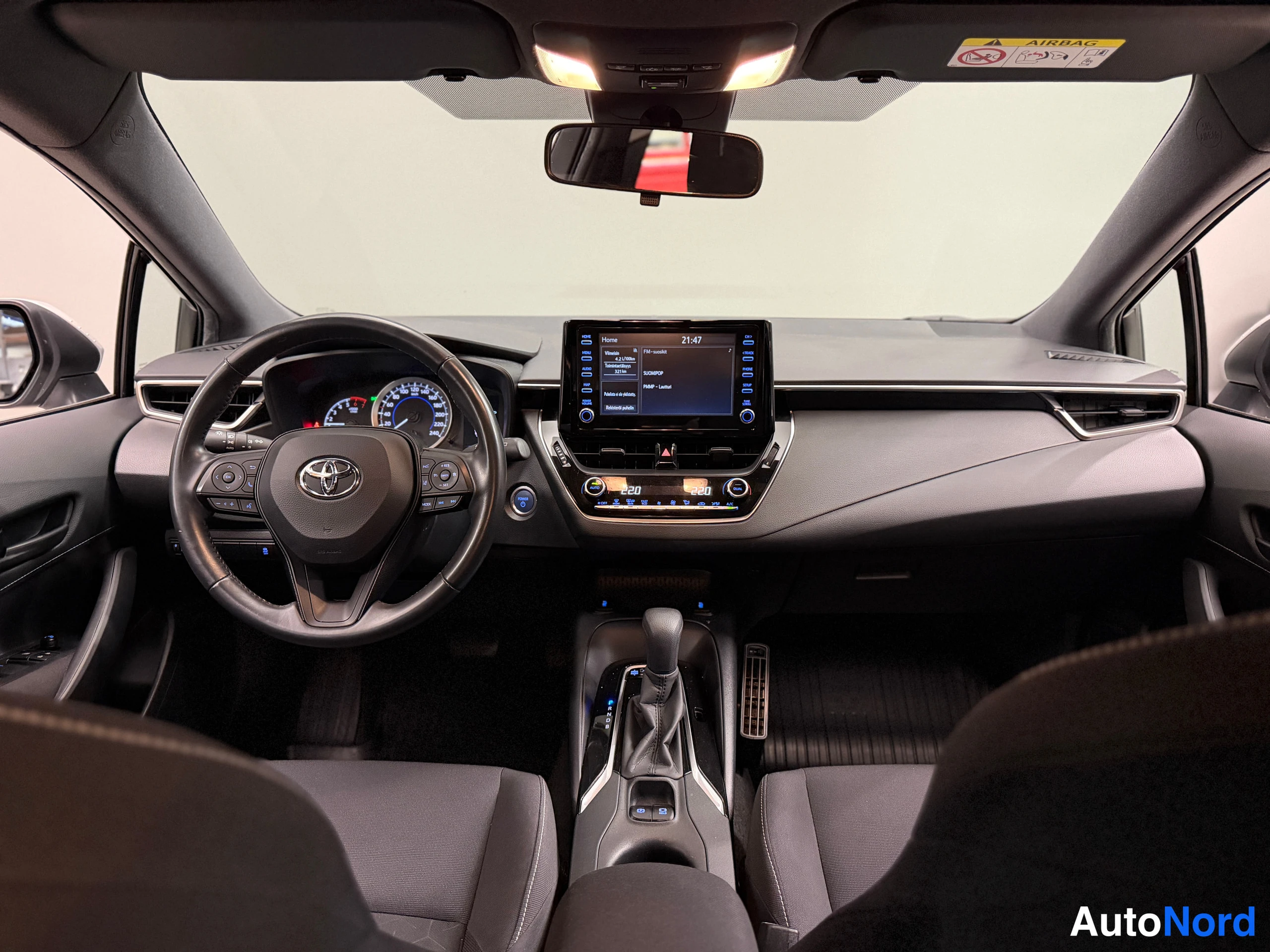 Hopea Toyota Corolla Touring 2020, ohjaamo, kuva 14