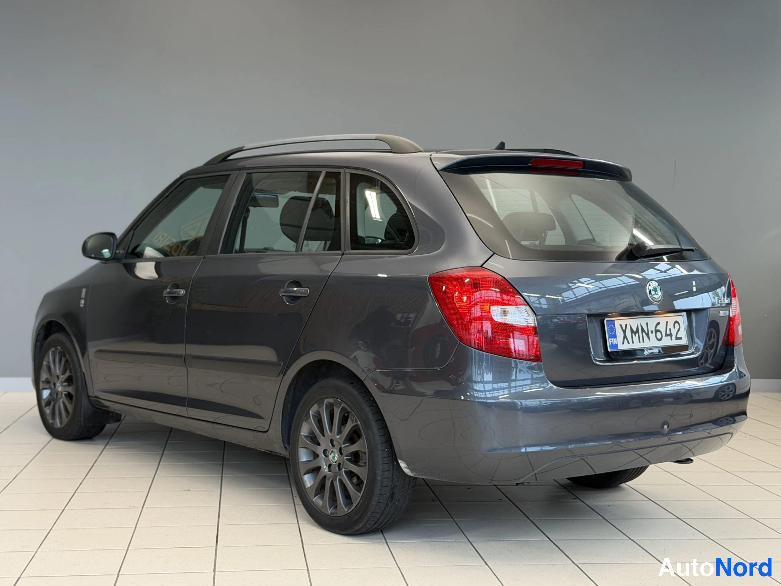 Harmaa Skoda Fabia 2012, takaviisto, kuva 13