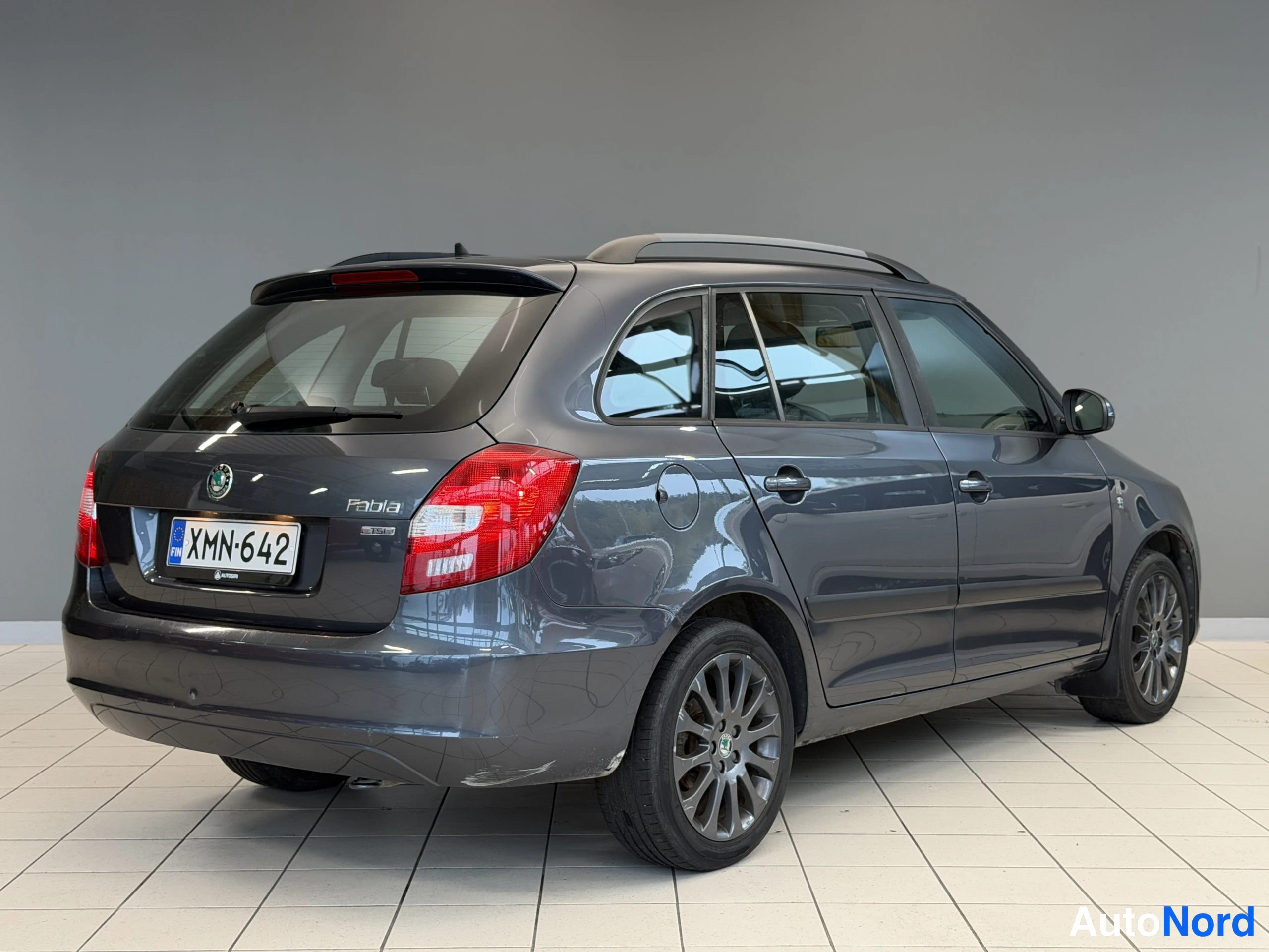 Harmaa Skoda Fabia 2012, takaviisto, kuva 15