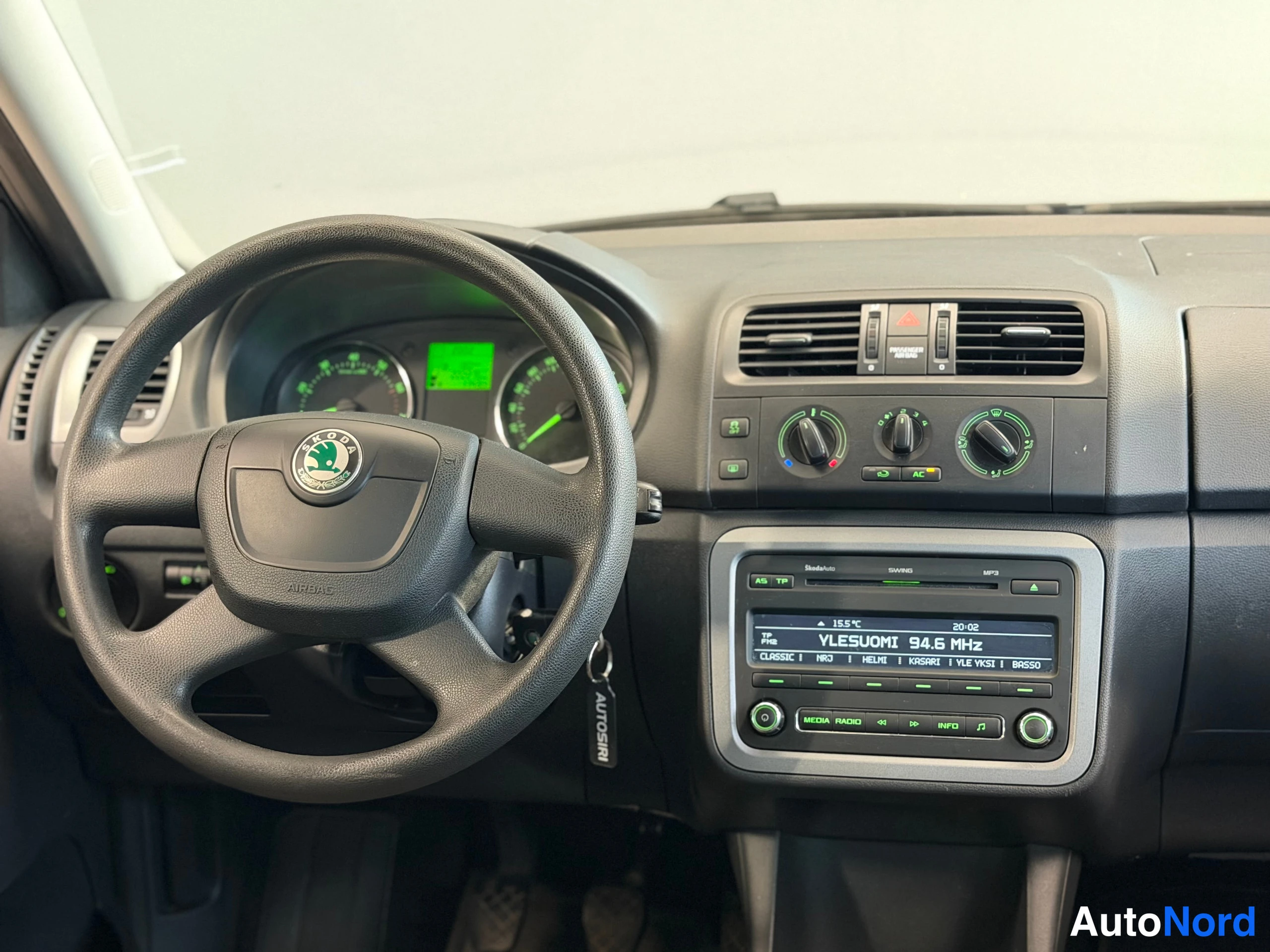 Harmaa Skoda Fabia 2012, ohjaamo, kuva 20