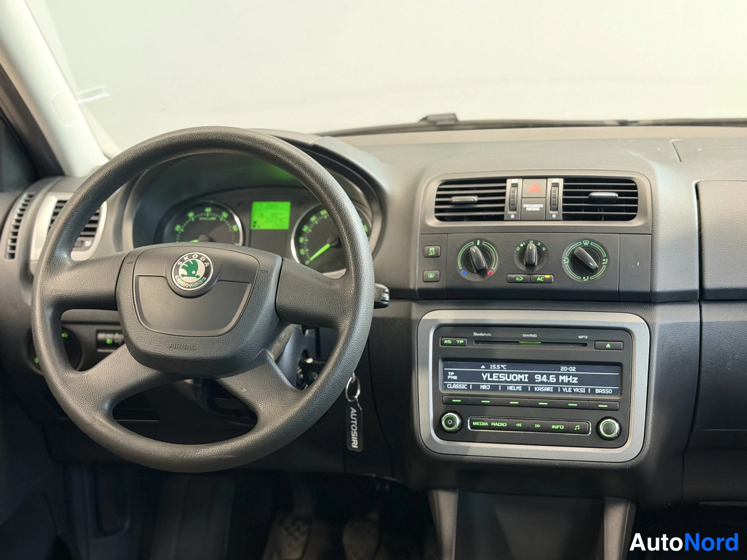Harmaa Skoda Fabia 2012, ohjaamo, kuva 21