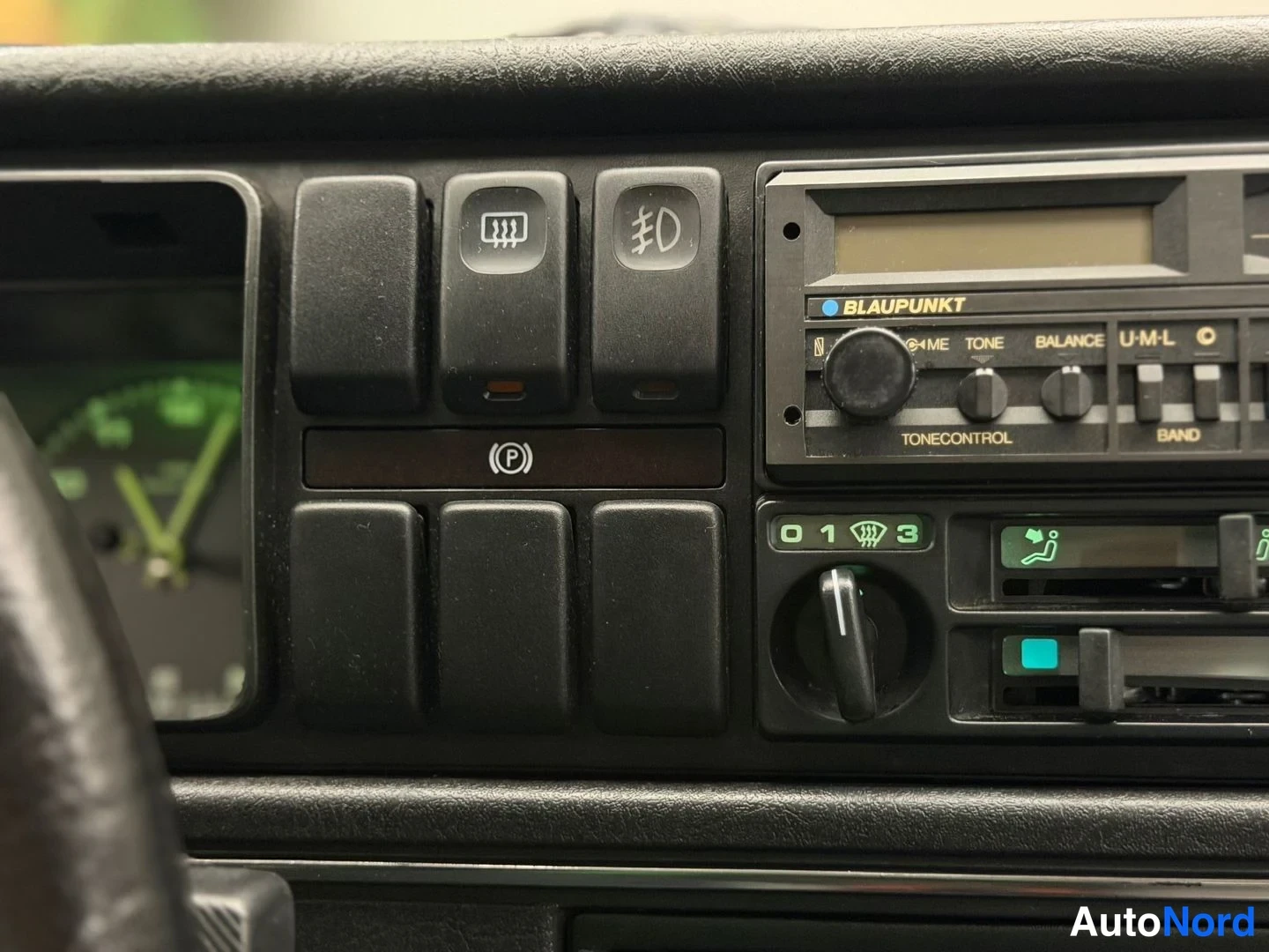 Punainen Volkswagen Jetta 1989, yksityiskohta, kuva 24