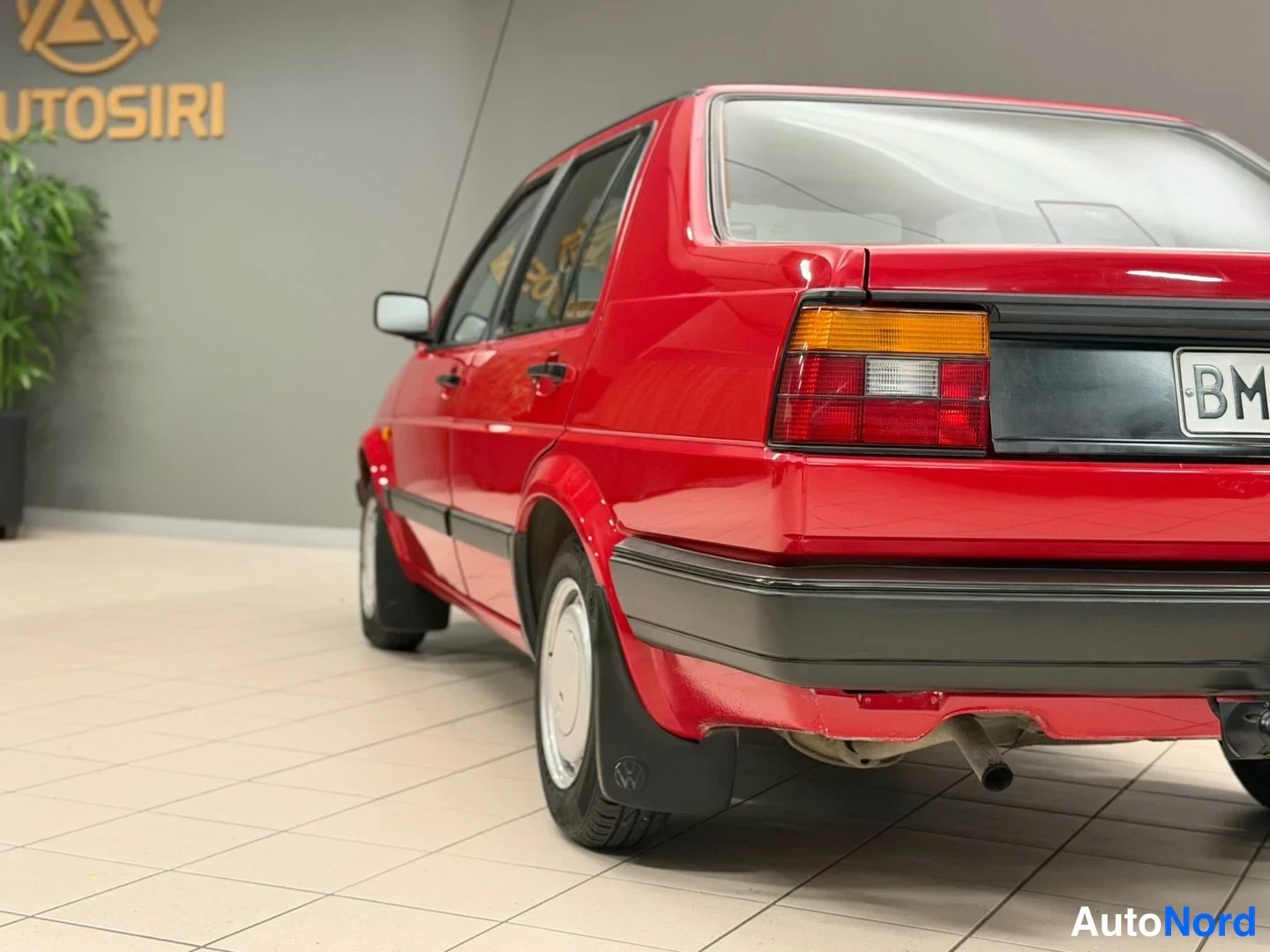 Punainen Volkswagen Jetta 1989, takaviisto, kuva 9