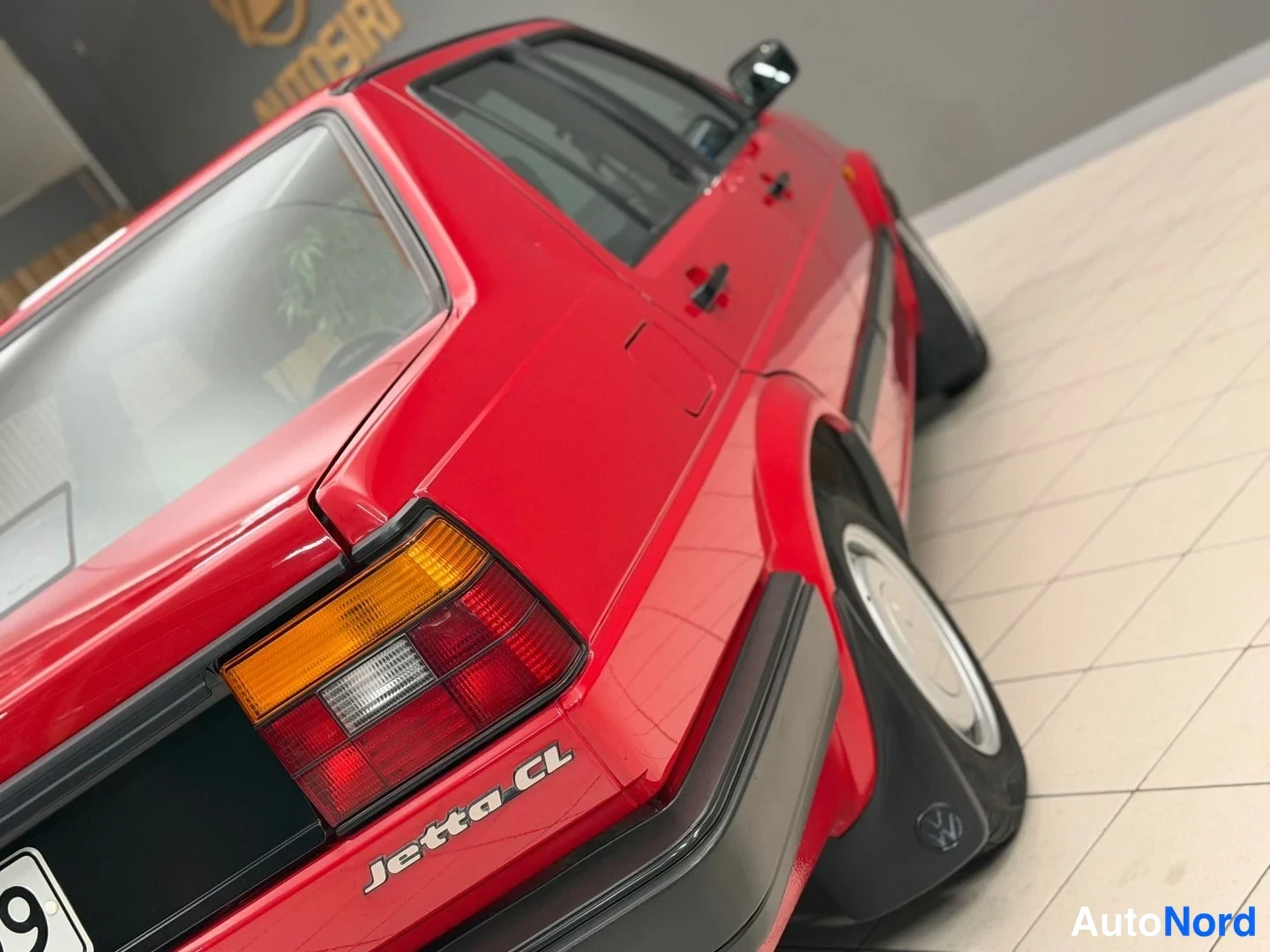 Punainen Volkswagen Jetta 1989, takaviisto, kuva 8