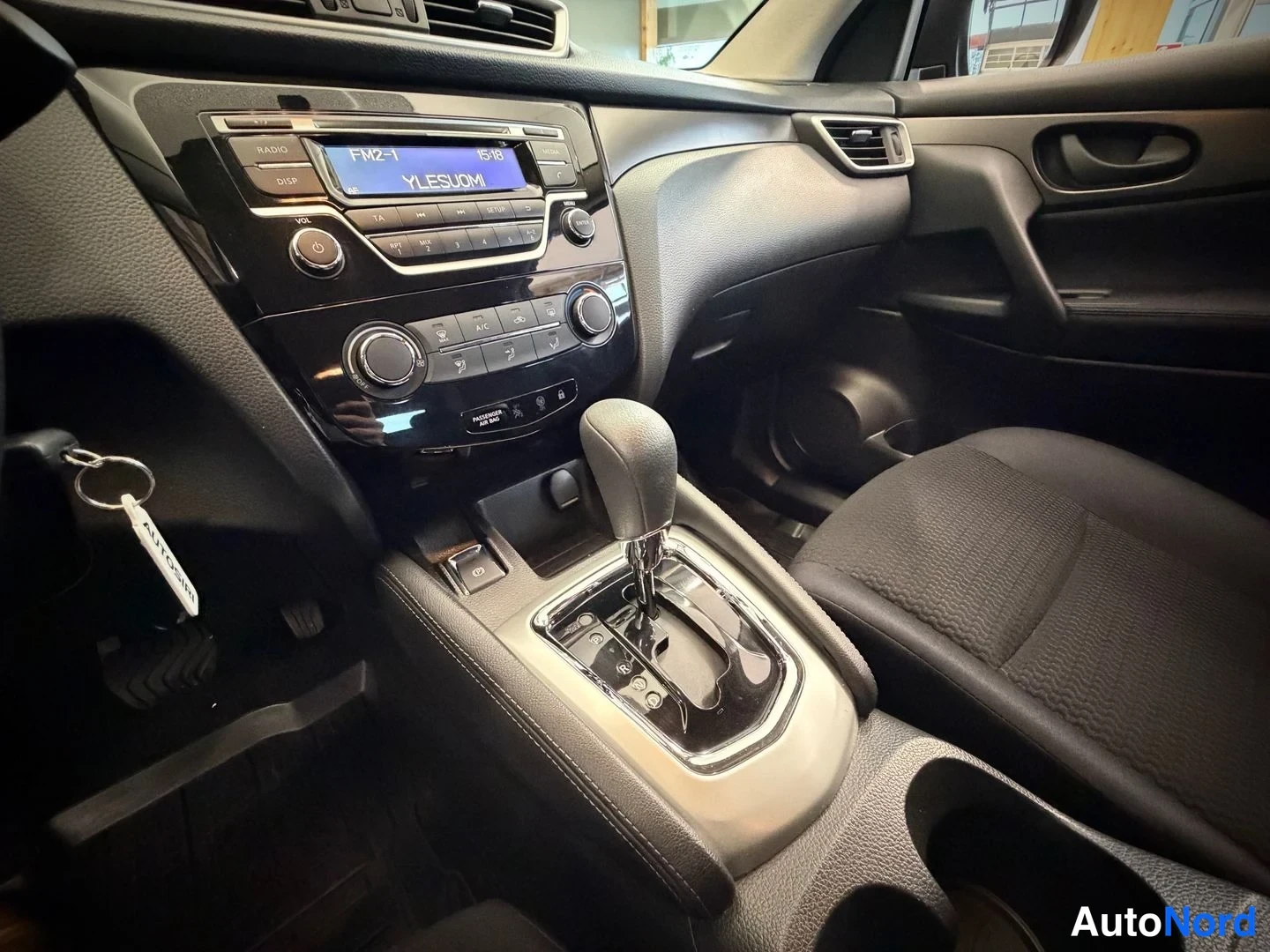 Punainen Nissan Qashqai 2016, yksityiskohta, kuva 14