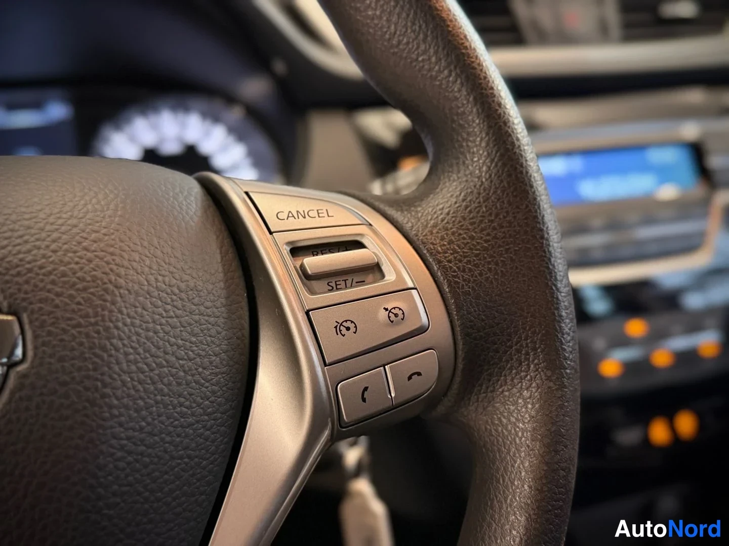 Punainen Nissan Qashqai 2016, yksityiskohta, kuva 17