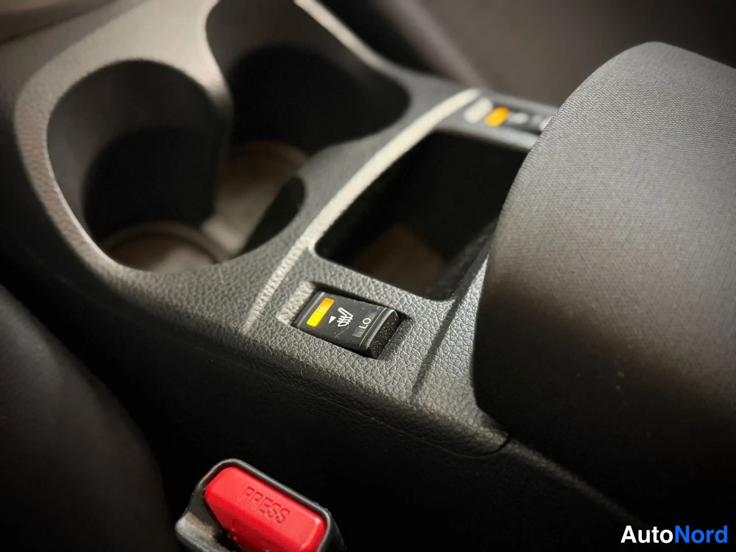 Punainen Nissan Qashqai 2016, yksityiskohta, kuva 16