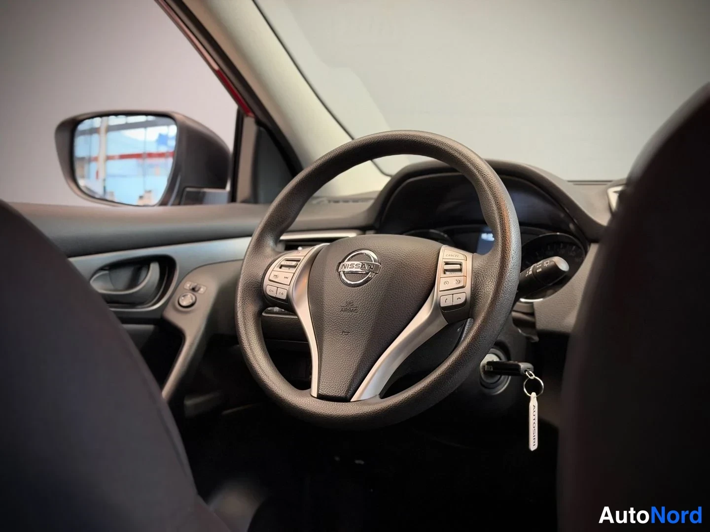 Punainen Nissan Qashqai 2016, yksityiskohta, kuva 13