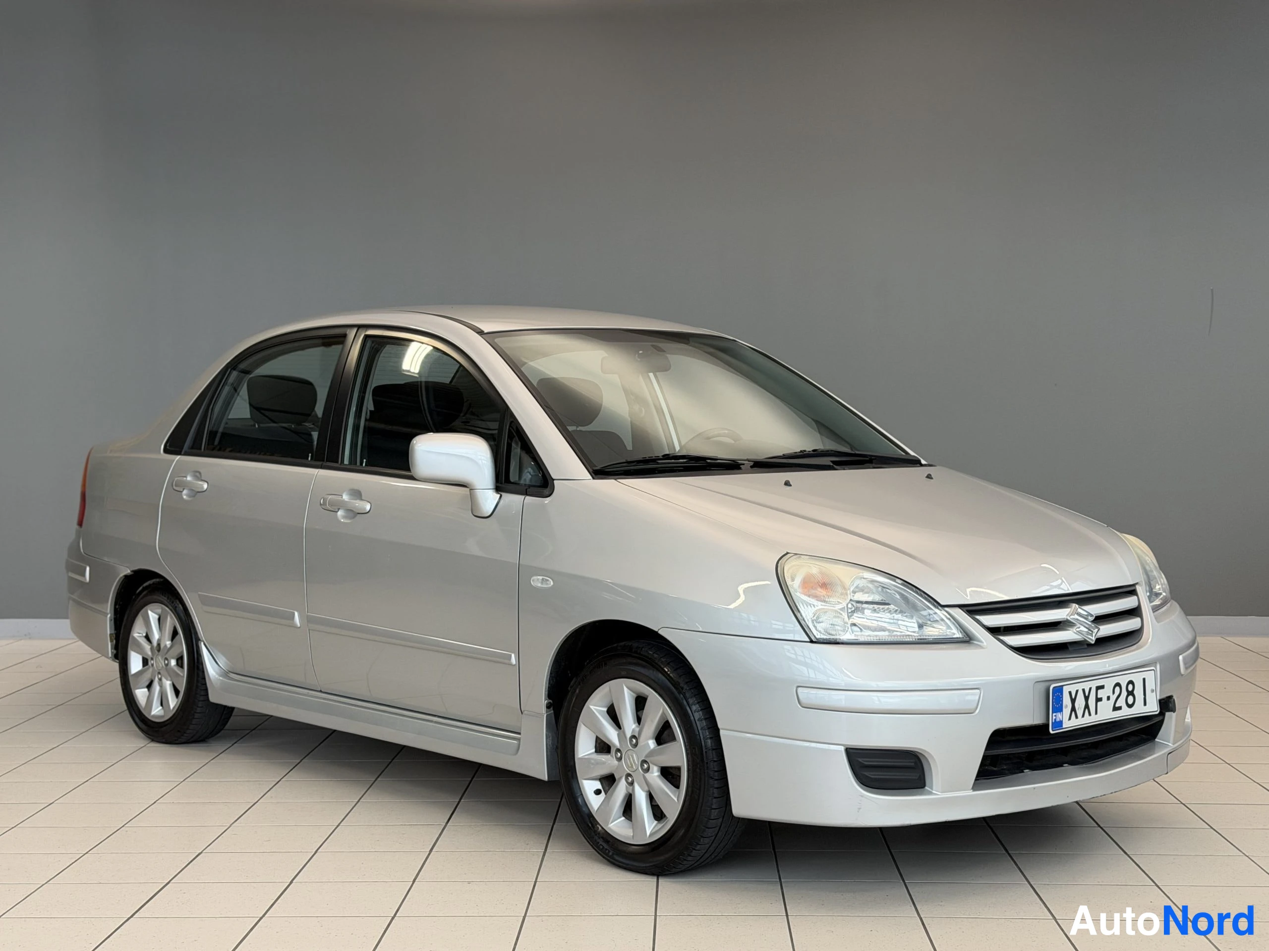 Hopea Suzuki Liana 2004, etuviisto, keula oikealle, kuva 6
