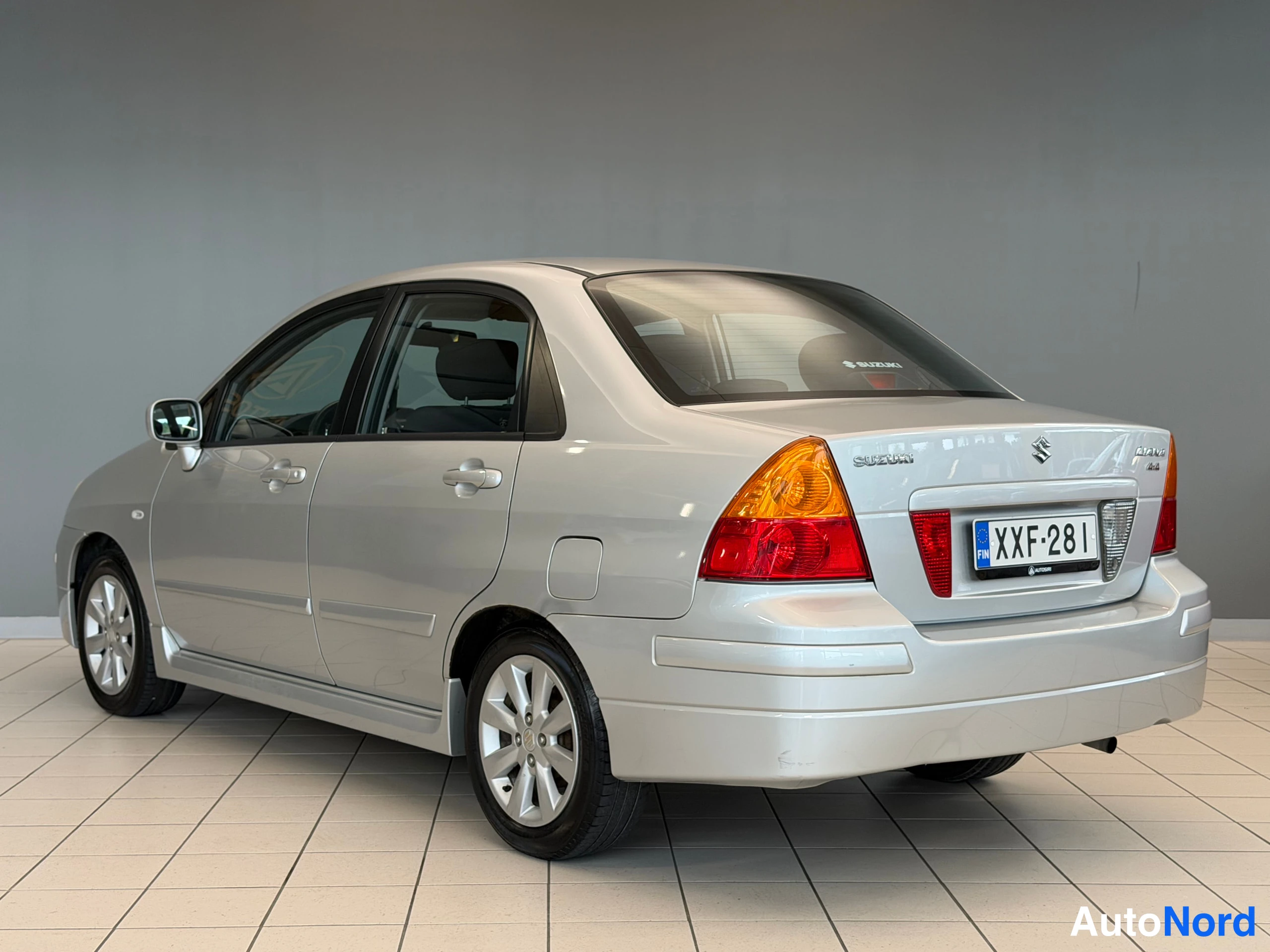 Hopea Suzuki Liana 2004, takaviisto, kuva 9