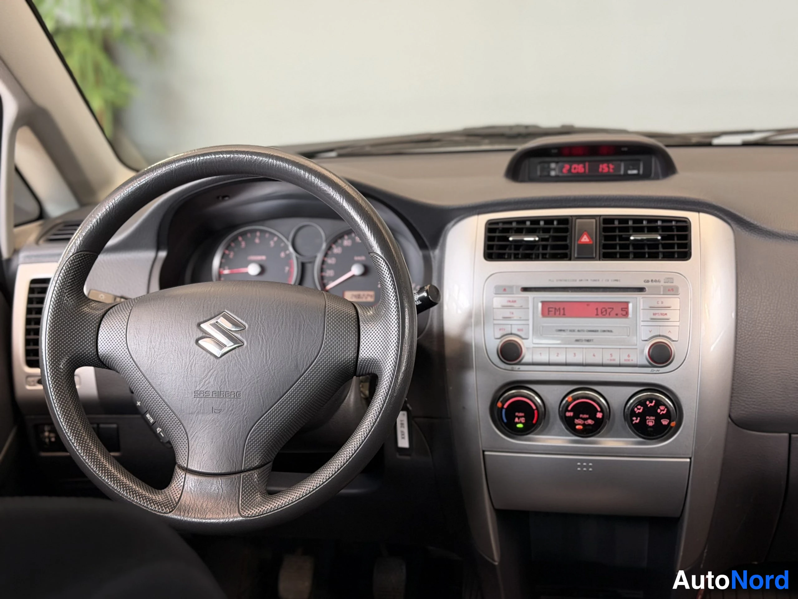 Hopea Suzuki Liana 2004, kuva 36