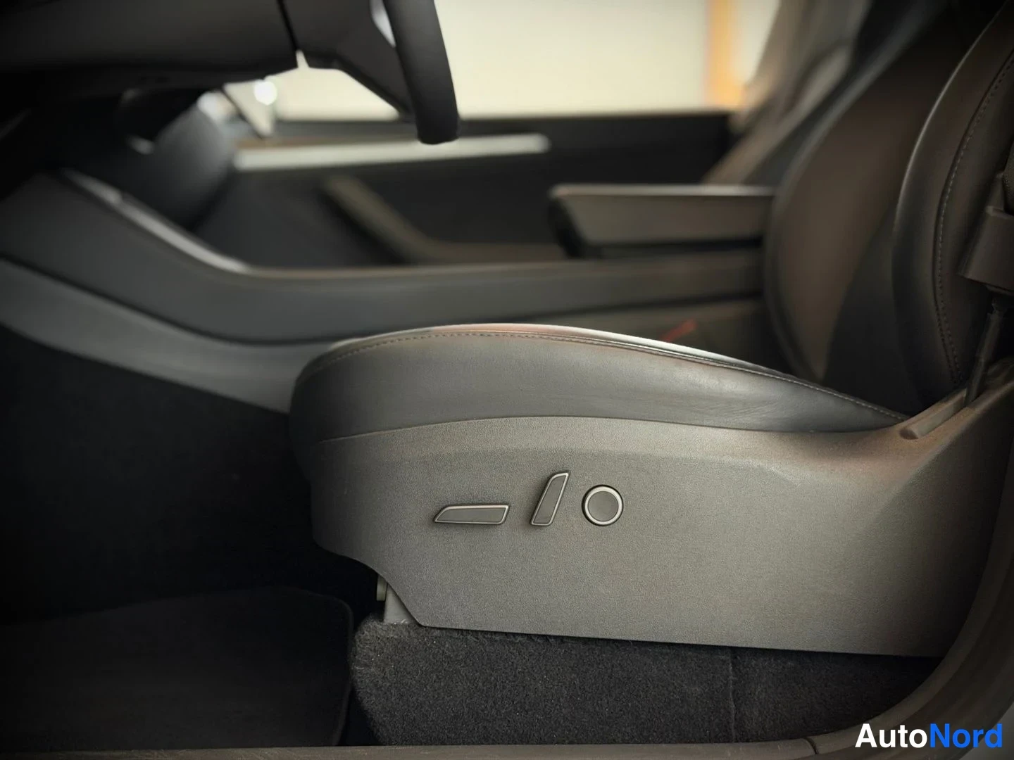 White Tesla Model Y Performance 2023, detail, photo 21
