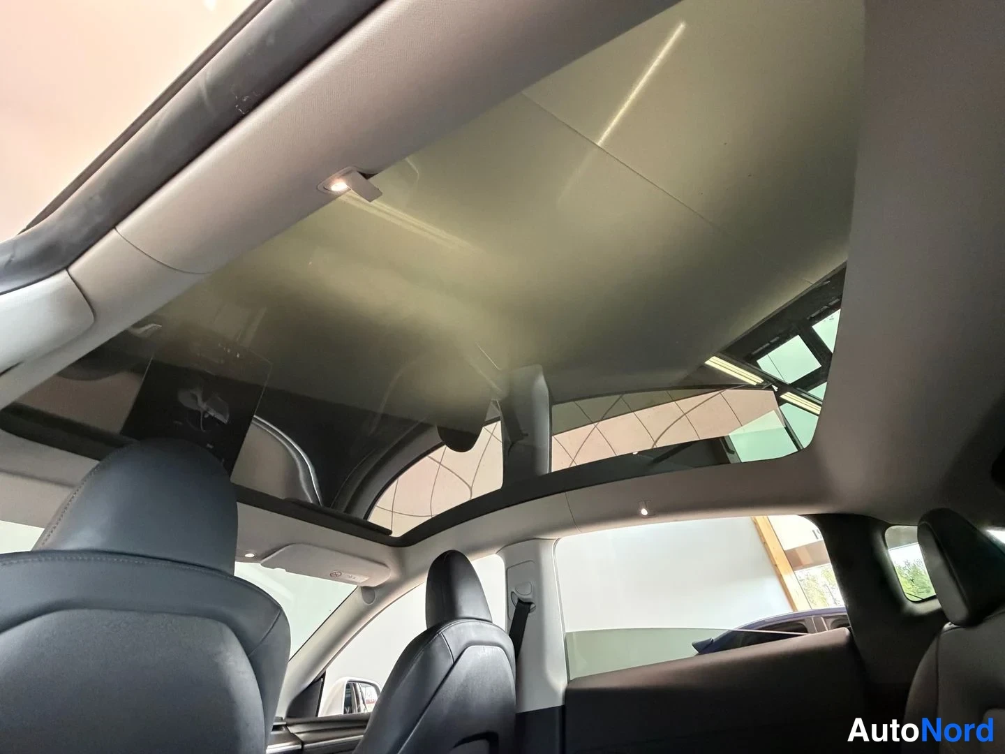 White Tesla Model Y Performance 2023, cockpit, photo 11