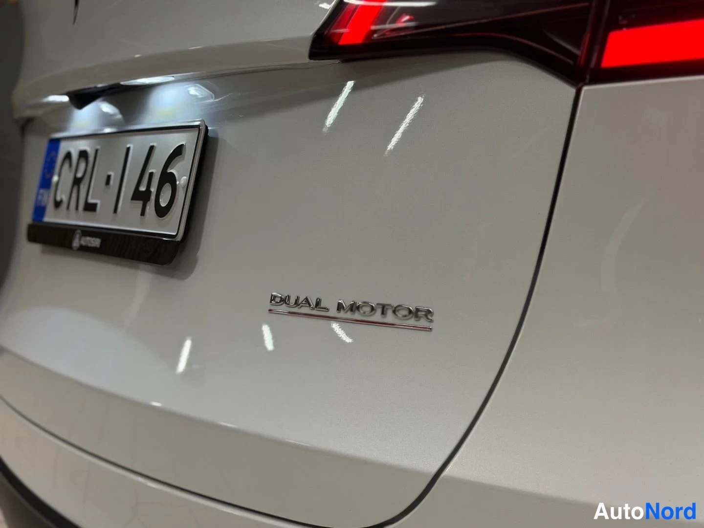 White Tesla Model Y Performance 2023, detail, photo 17