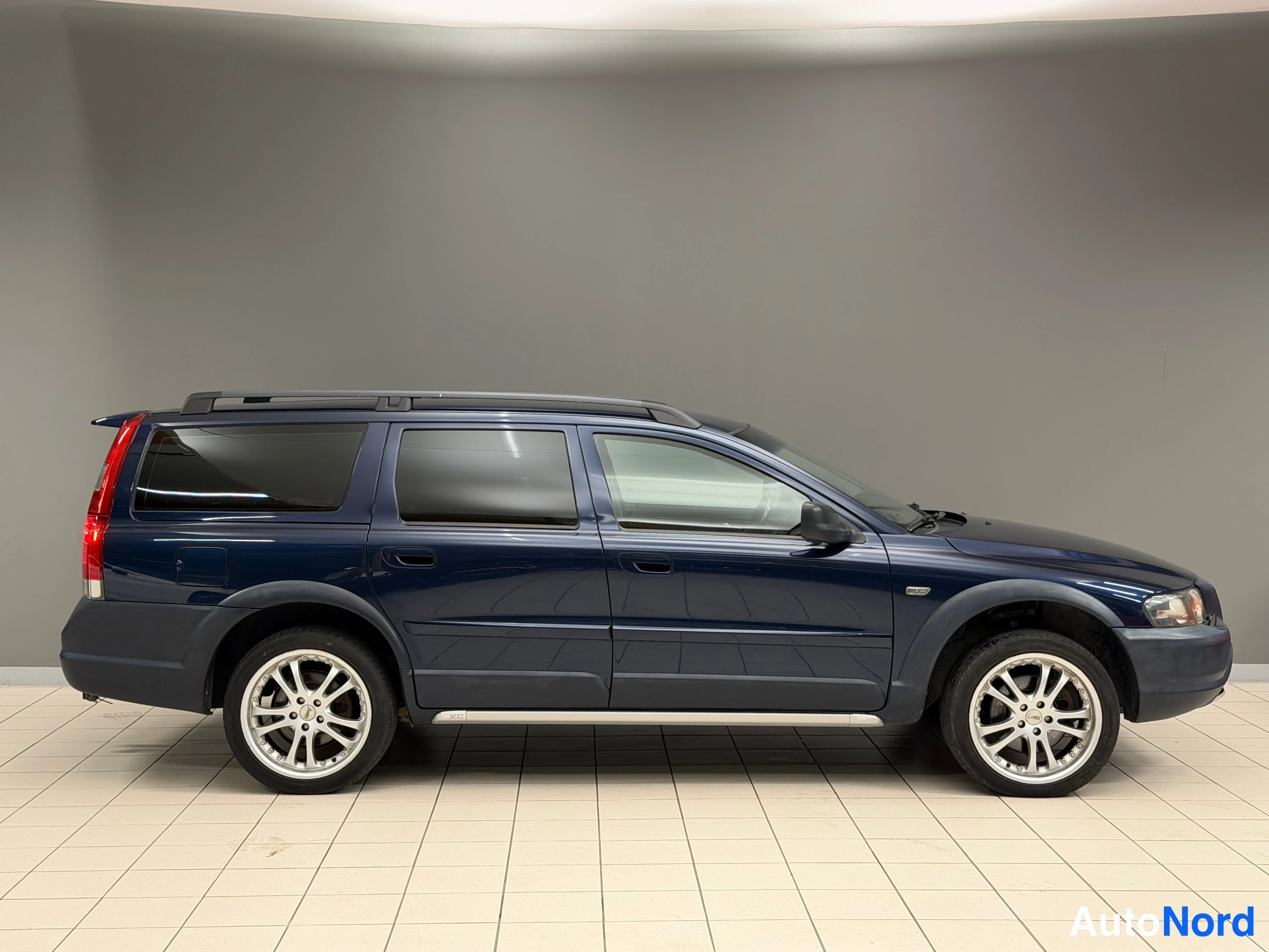 Sininen Volvo XC70 2003, sivulta, kuva 7