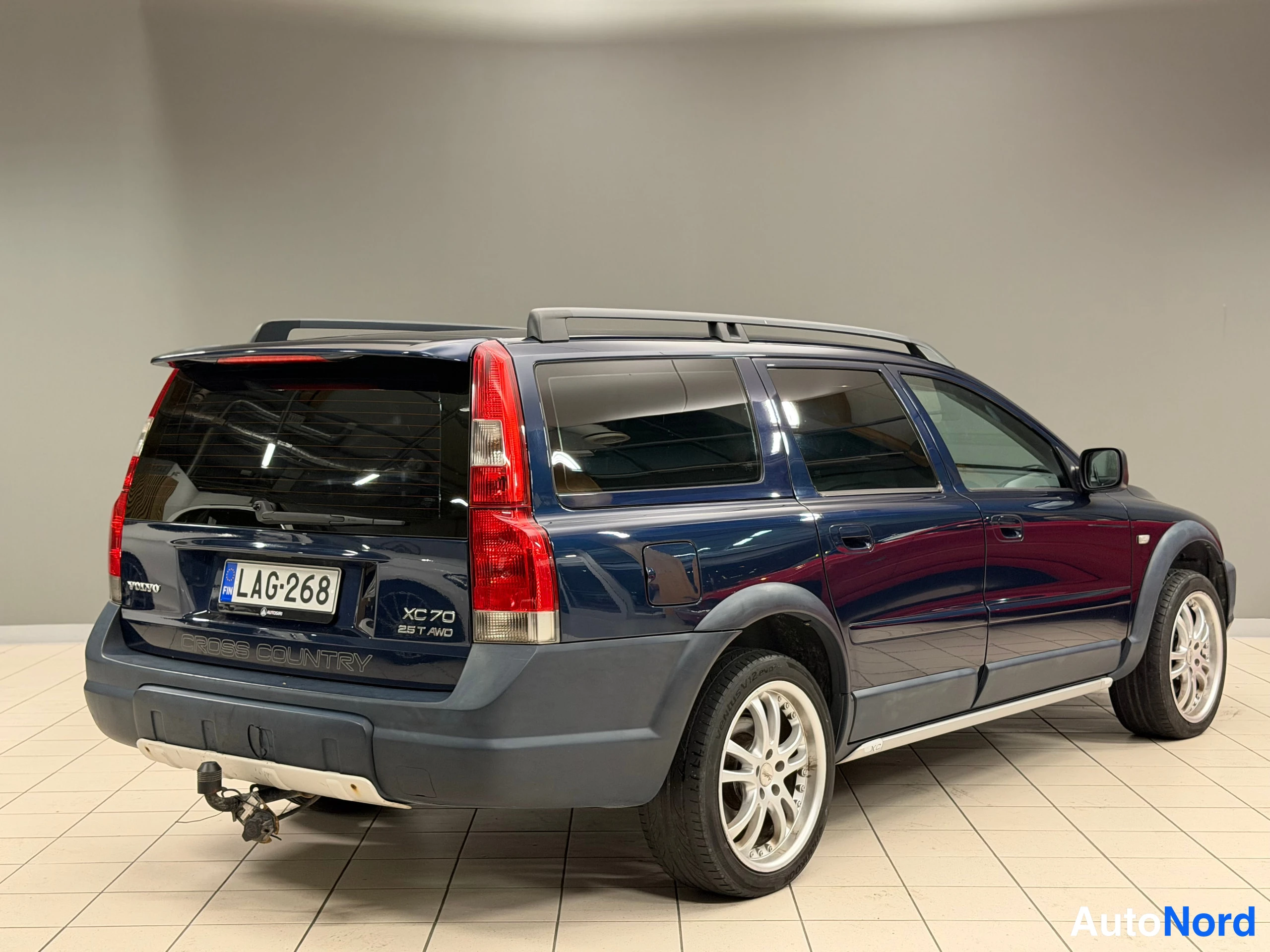 Sininen Volvo XC70 2003, takaviisto, kuva 13